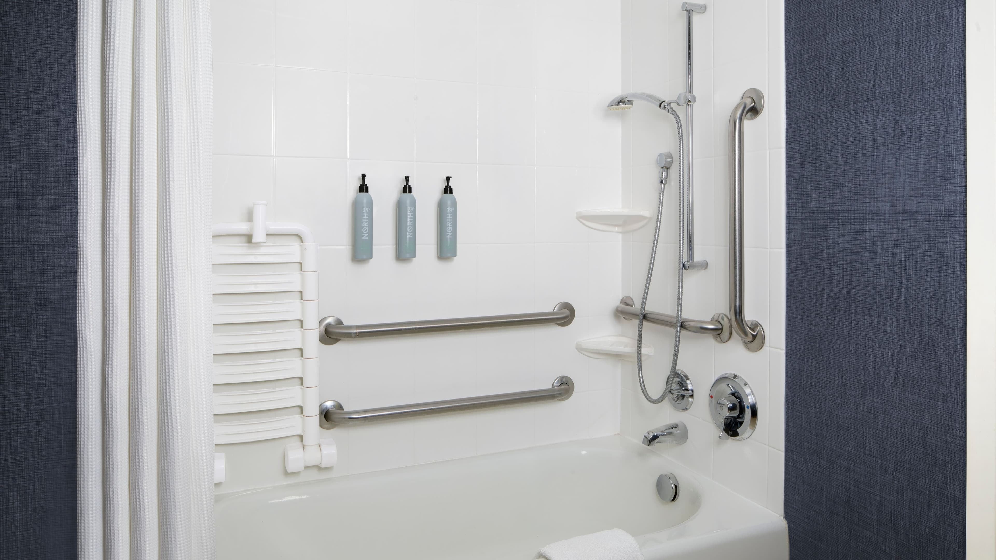 Holiday Inn Express & Suites Newport News — 16