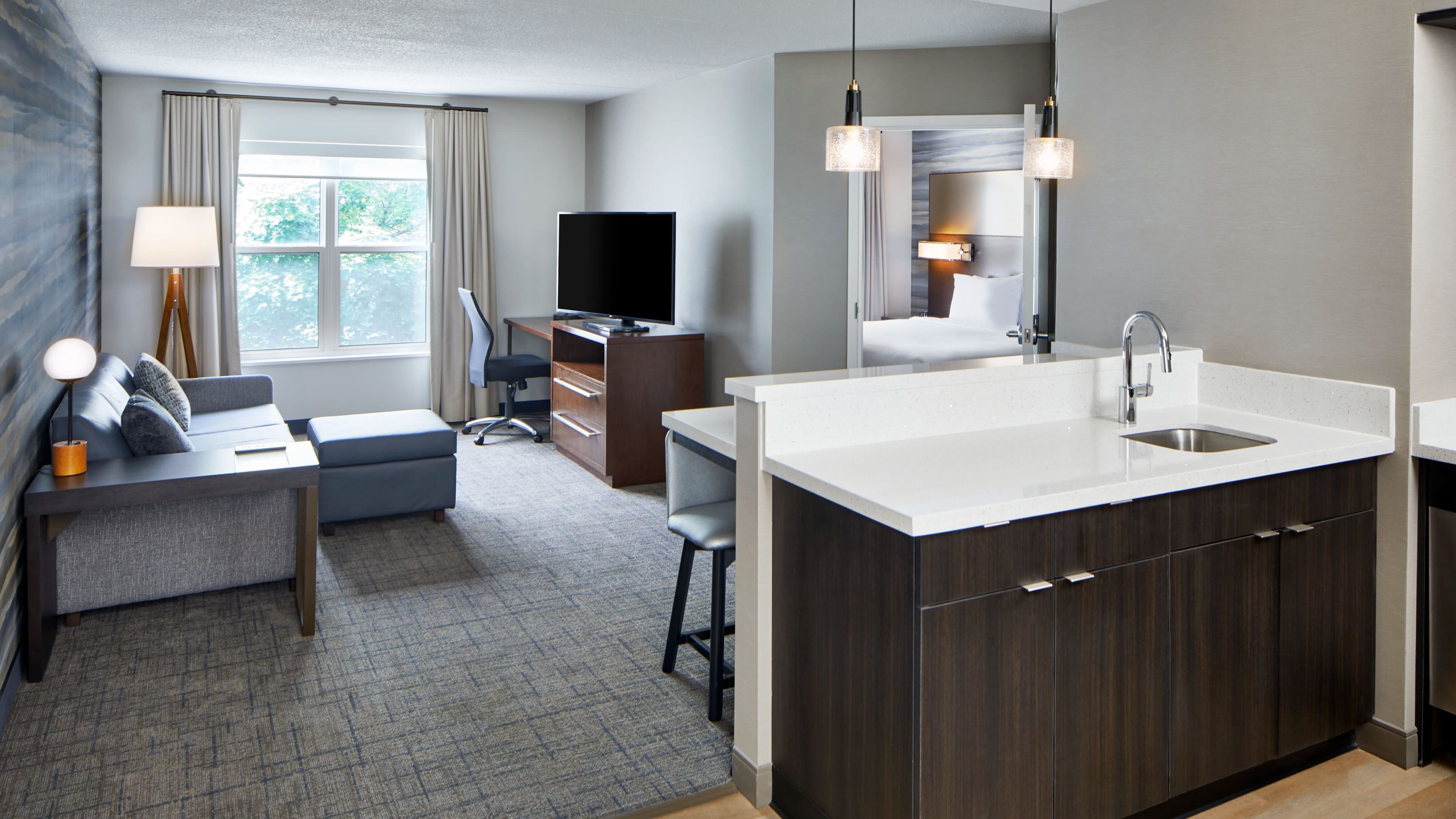 1 Bedroom 2 room Suite - Image 4