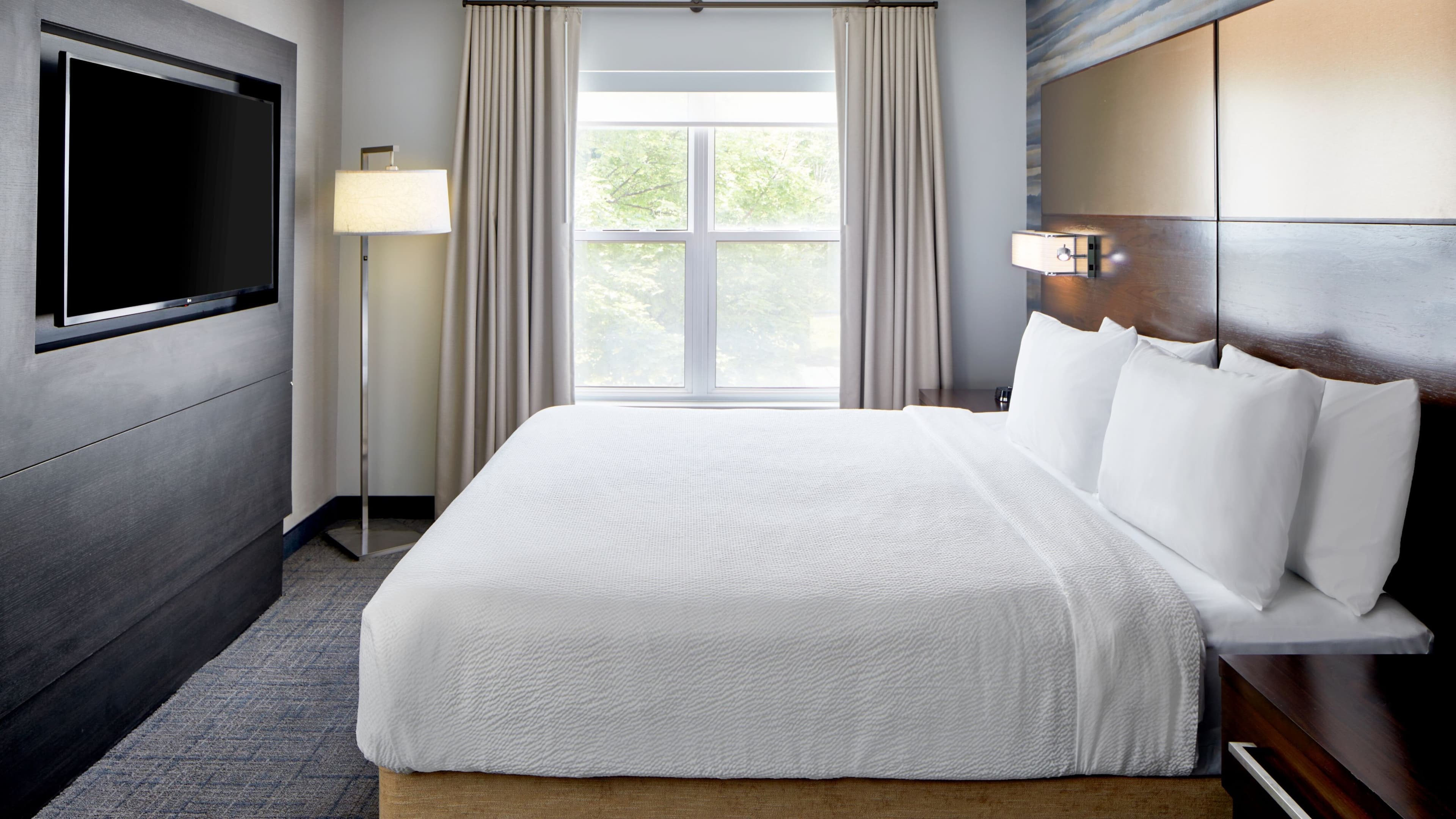 1 Bedroom 2 room Suite - Image 3