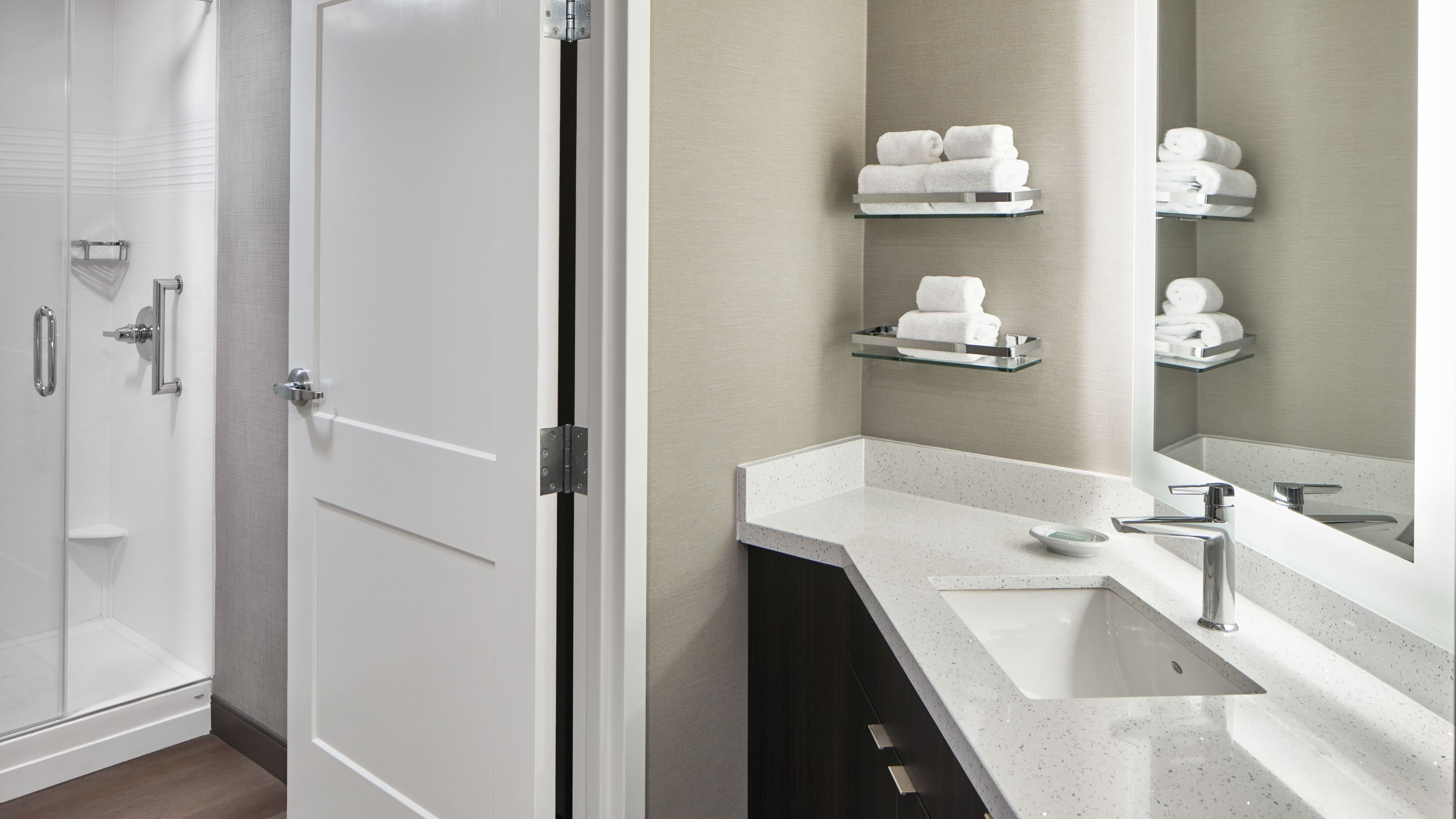 1 Bedroom 2 room Suite - Image 10