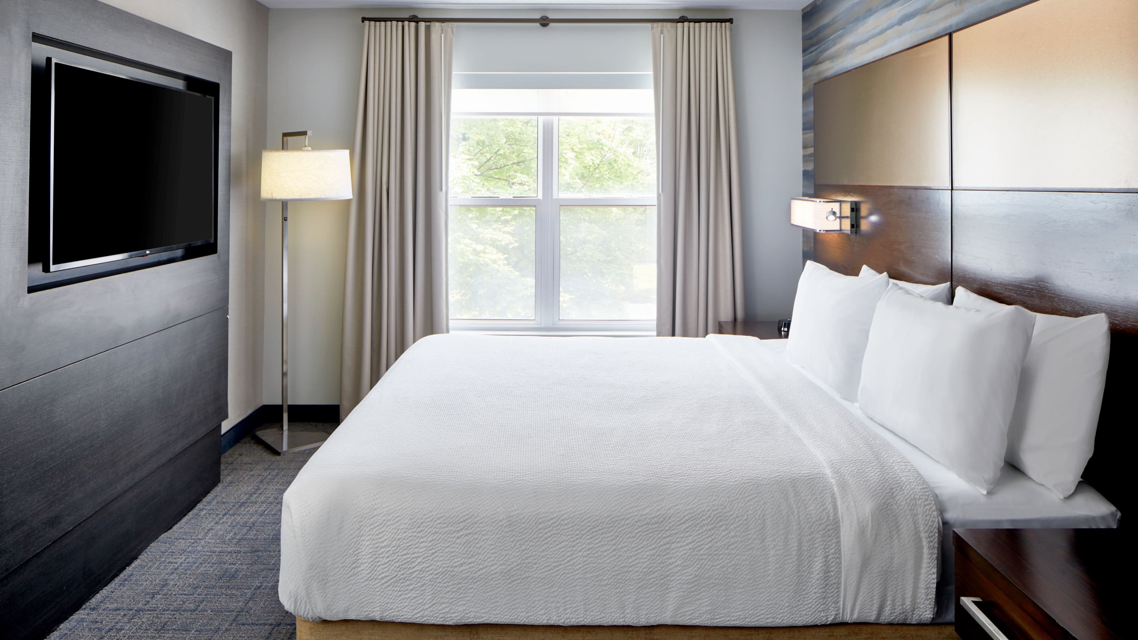 1 Bedroom 2 room Suite - Image 2