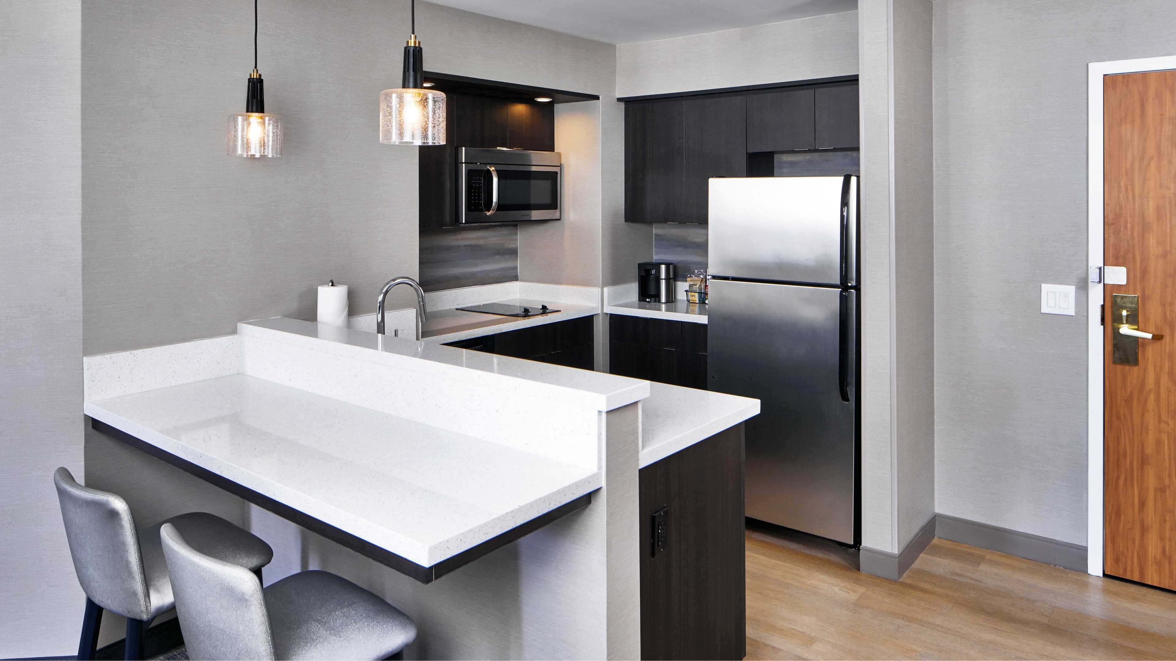 1 Bedroom 2 room Suite - Image 5