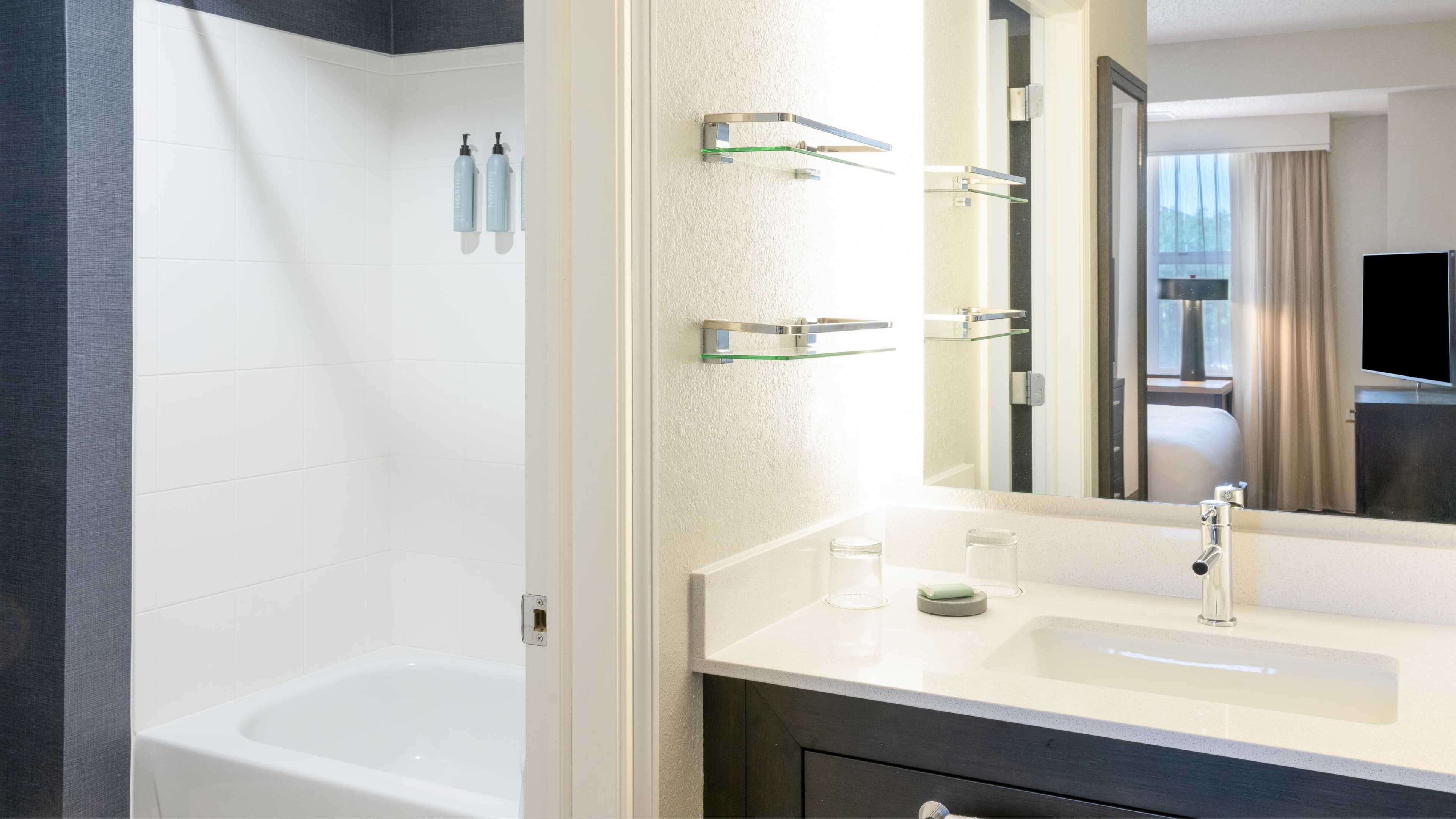 1 Bedroom Suite - Image 11