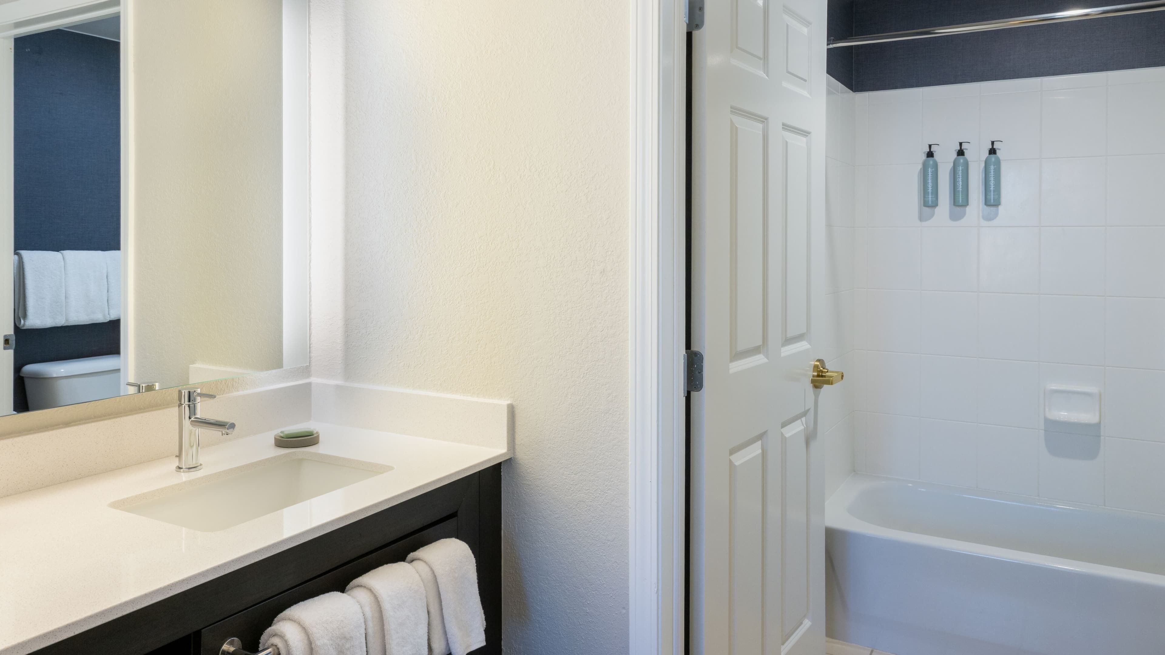 1 Bedroom Suite - Image 10