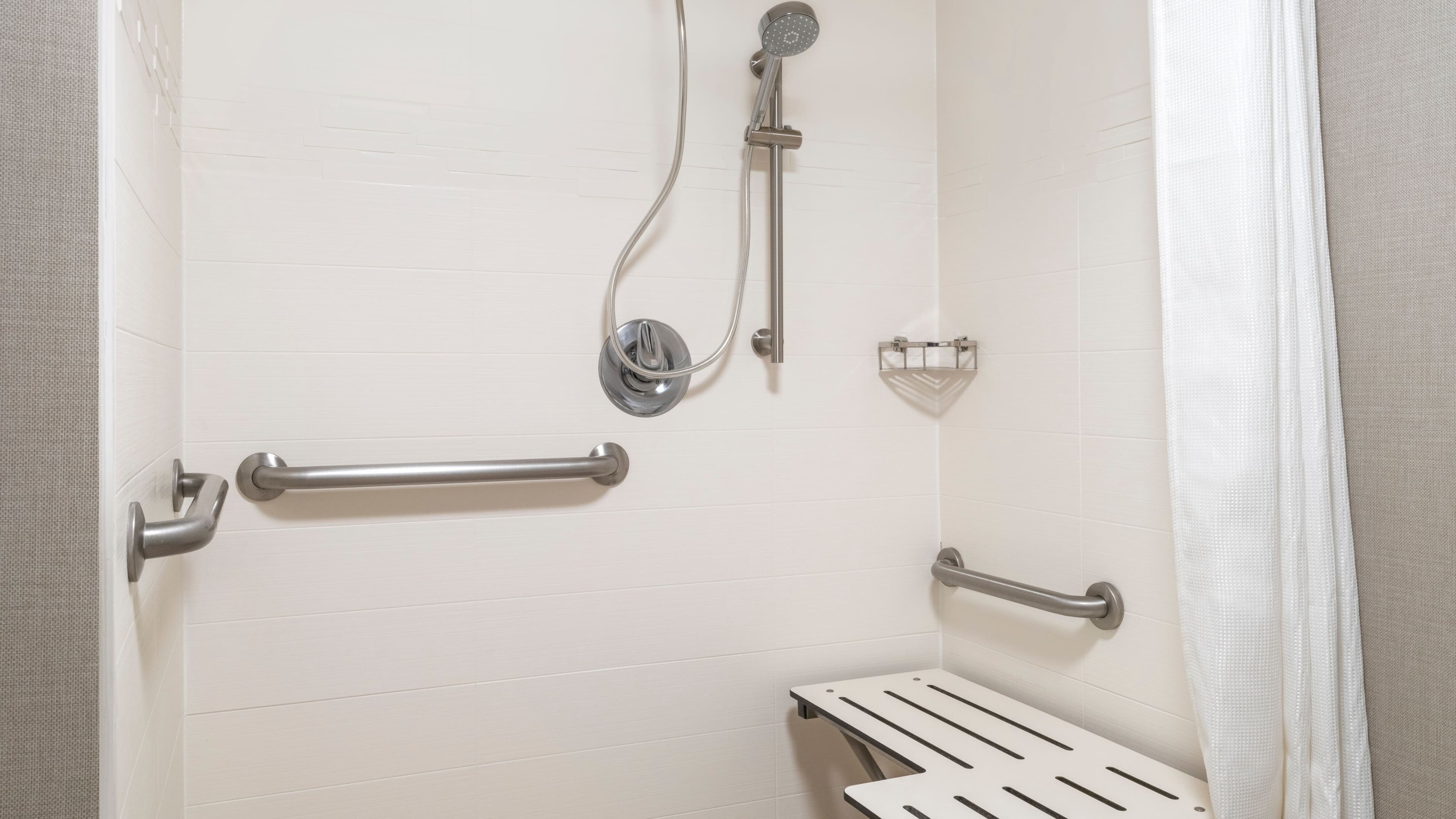 1 Bedroom 2 room Suite - Image 6
