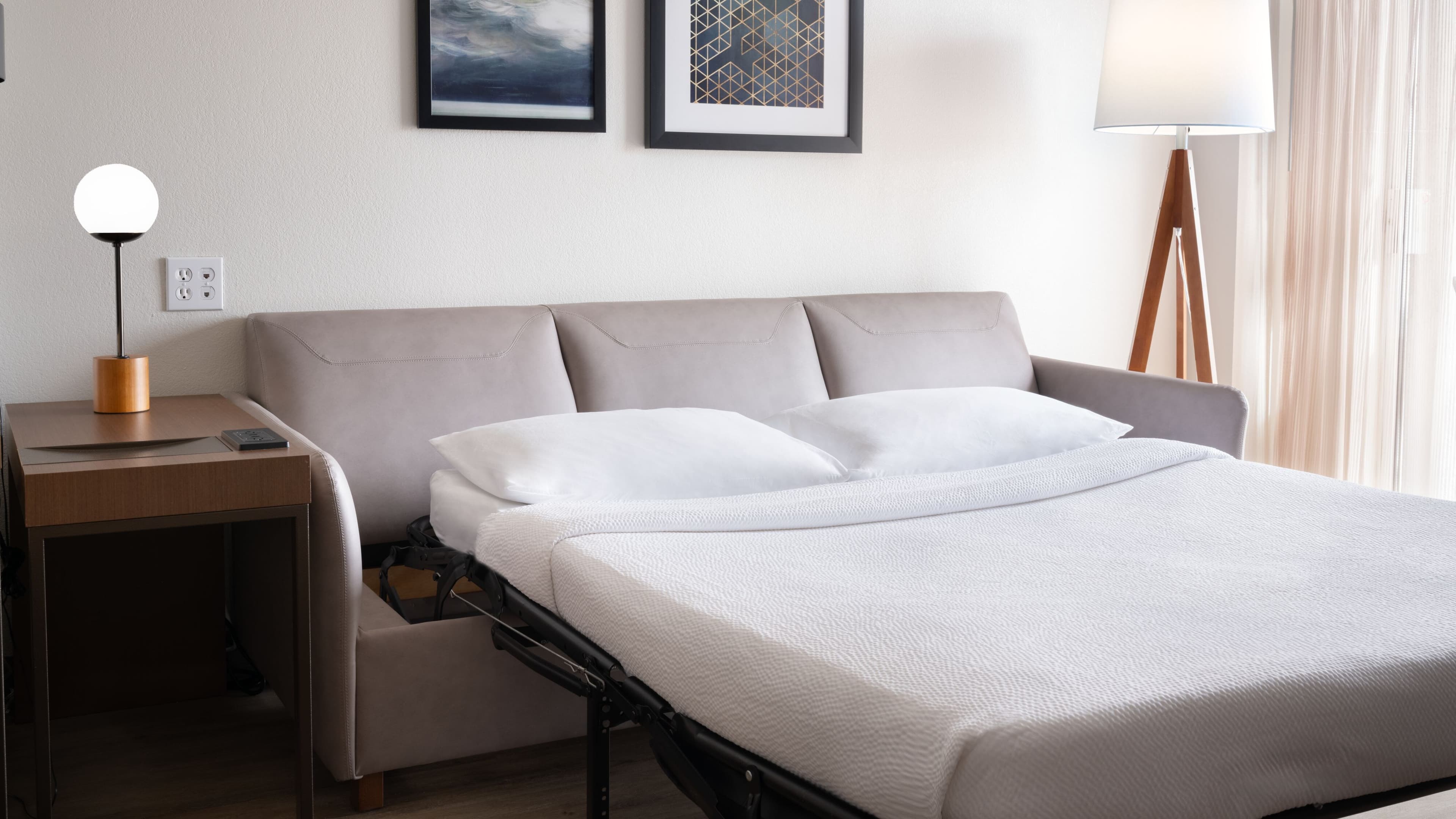 1 Bedroom Suite - Image 2