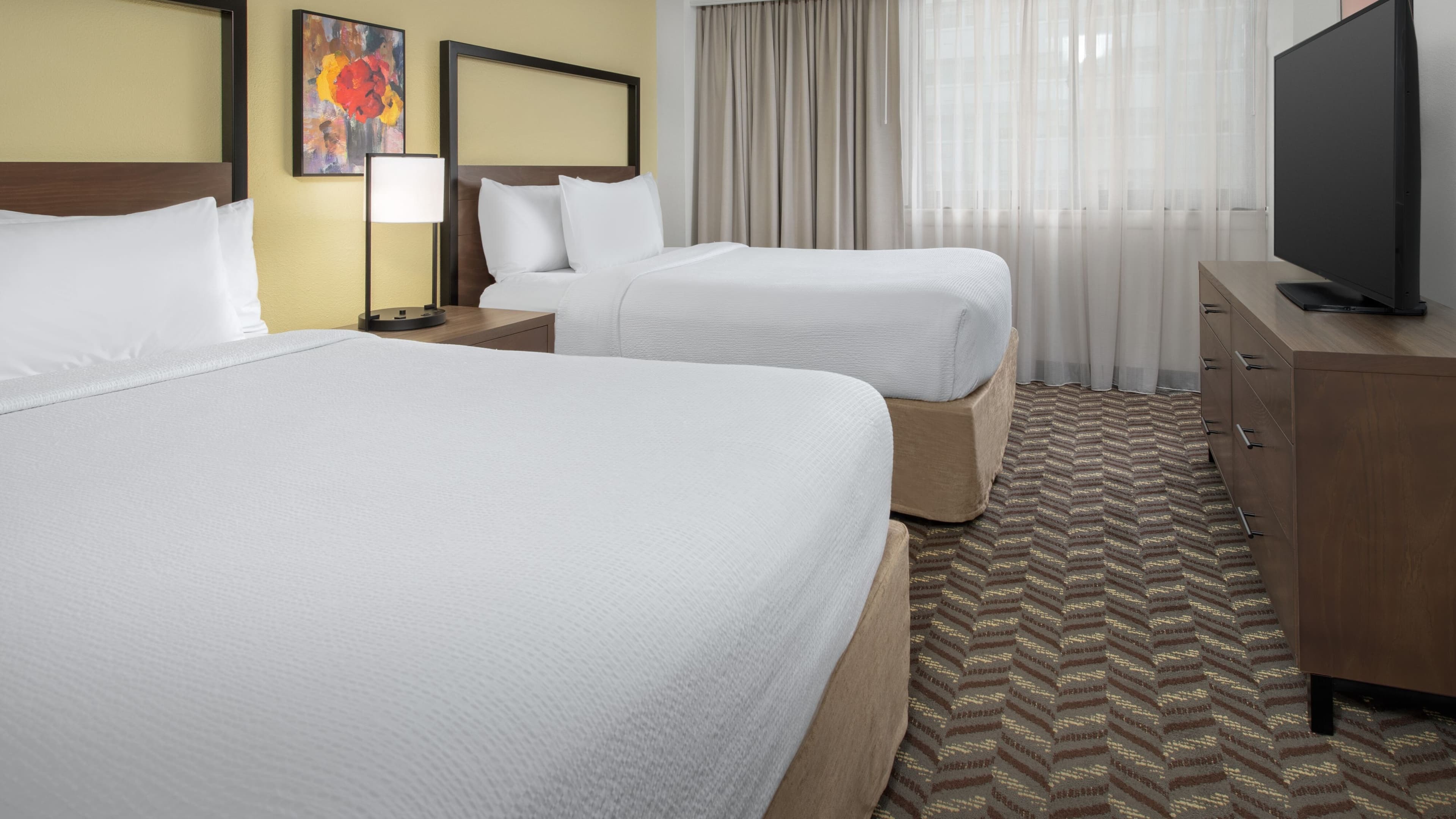 1 Bedroom 2 Queen Suite - Image 1