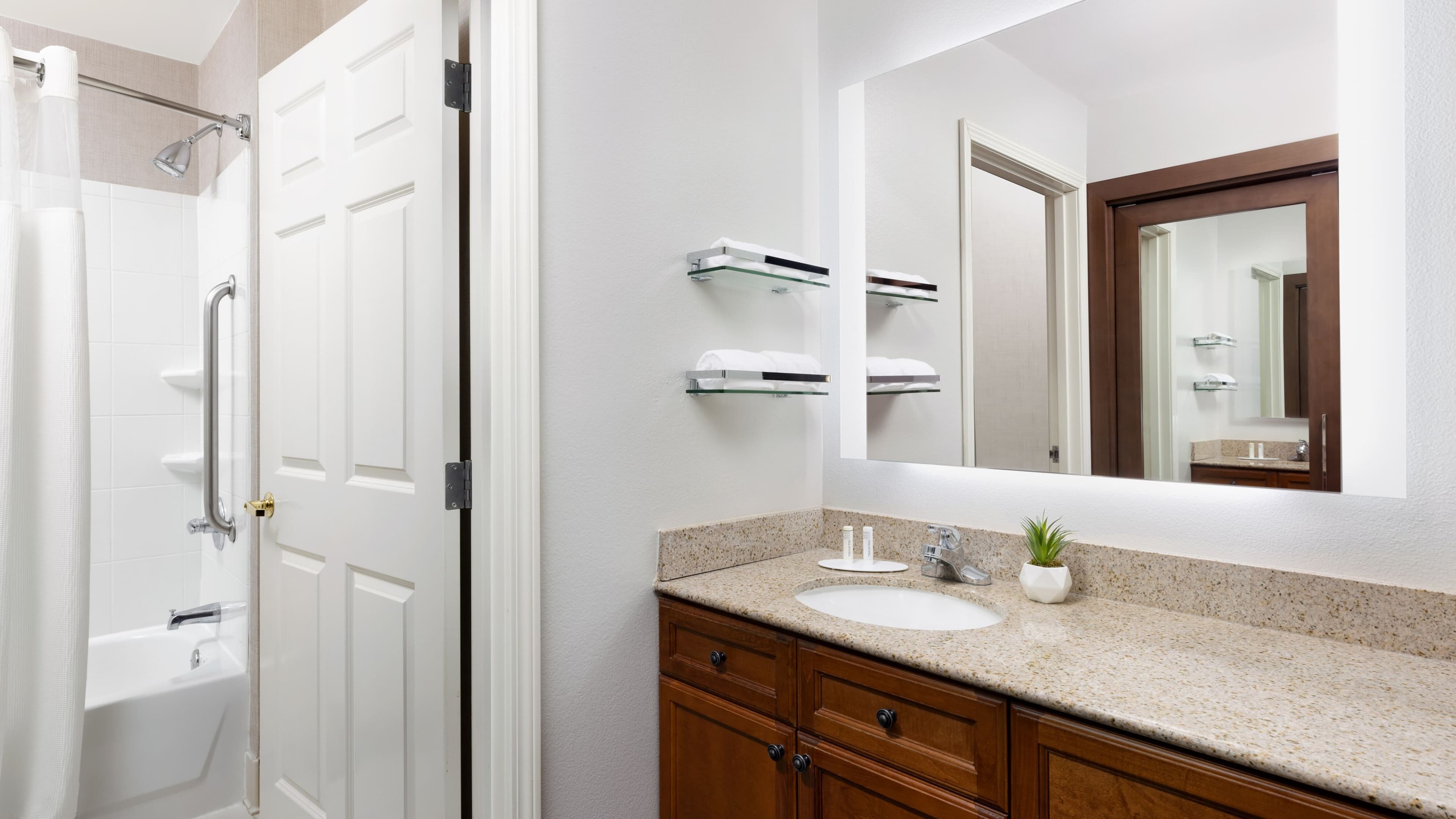 1 Bedroom Suite - Image 9