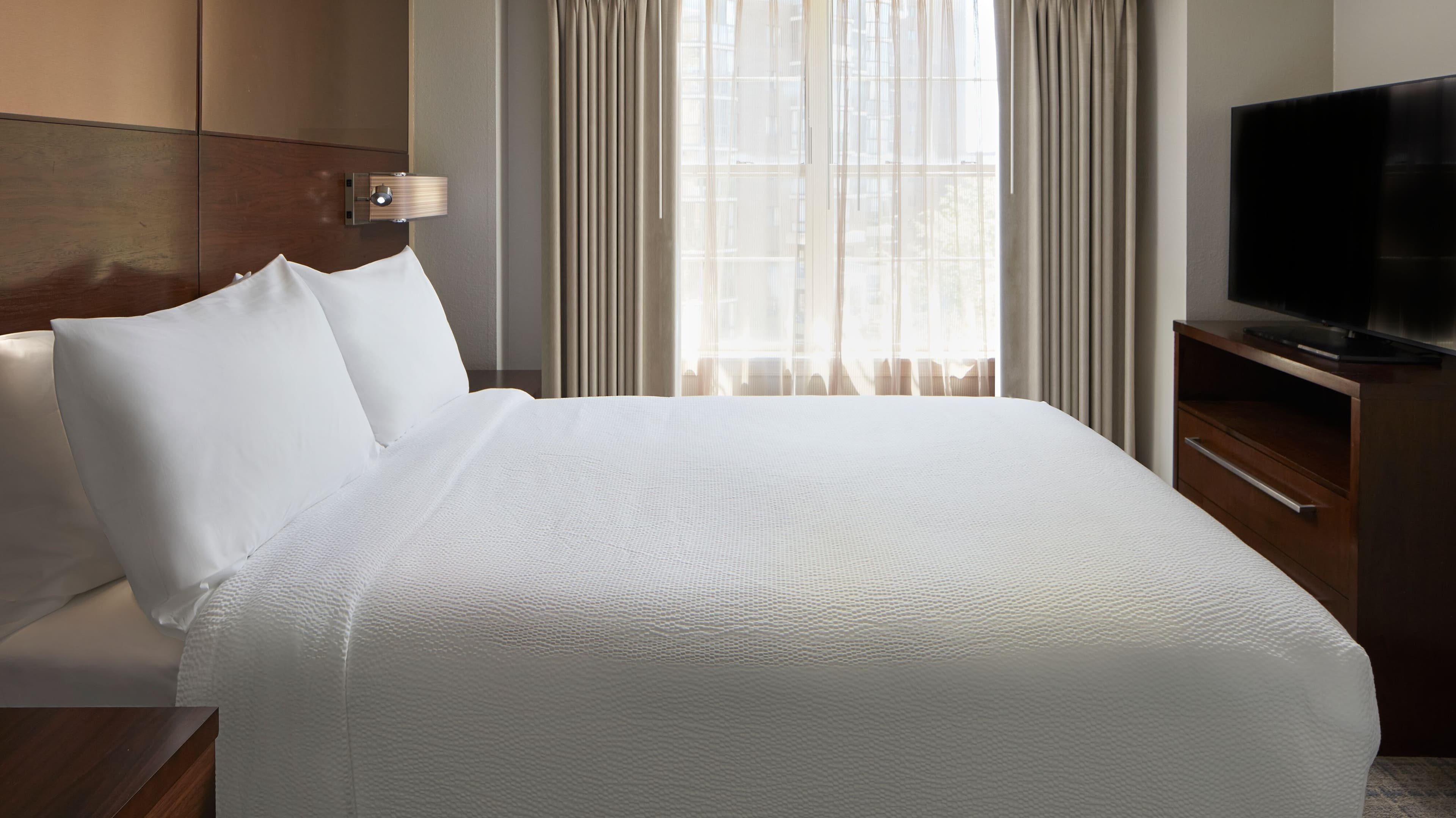1 Bedroom Suite - Image 2
