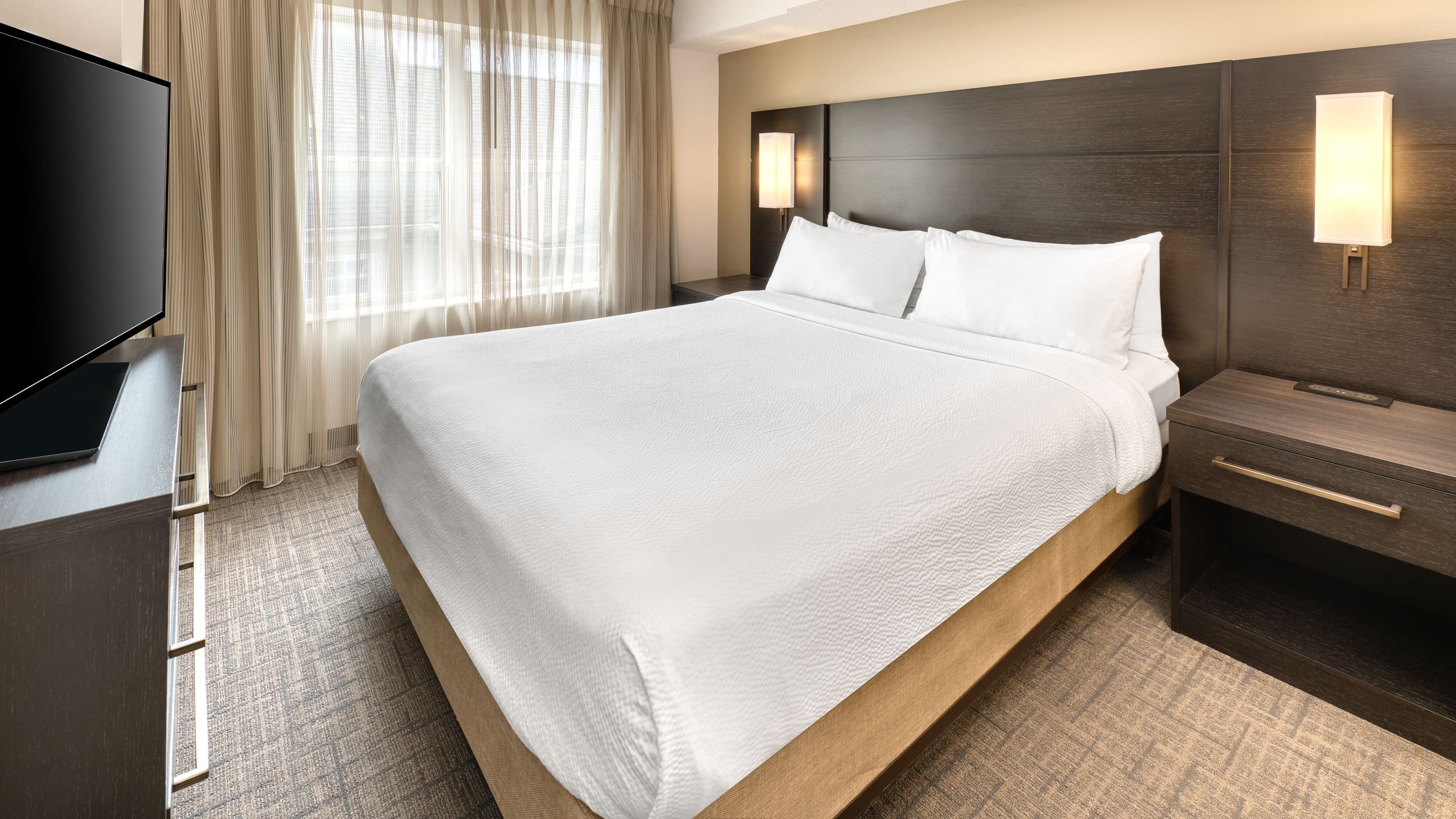 One Bedroom Suite - Image 5