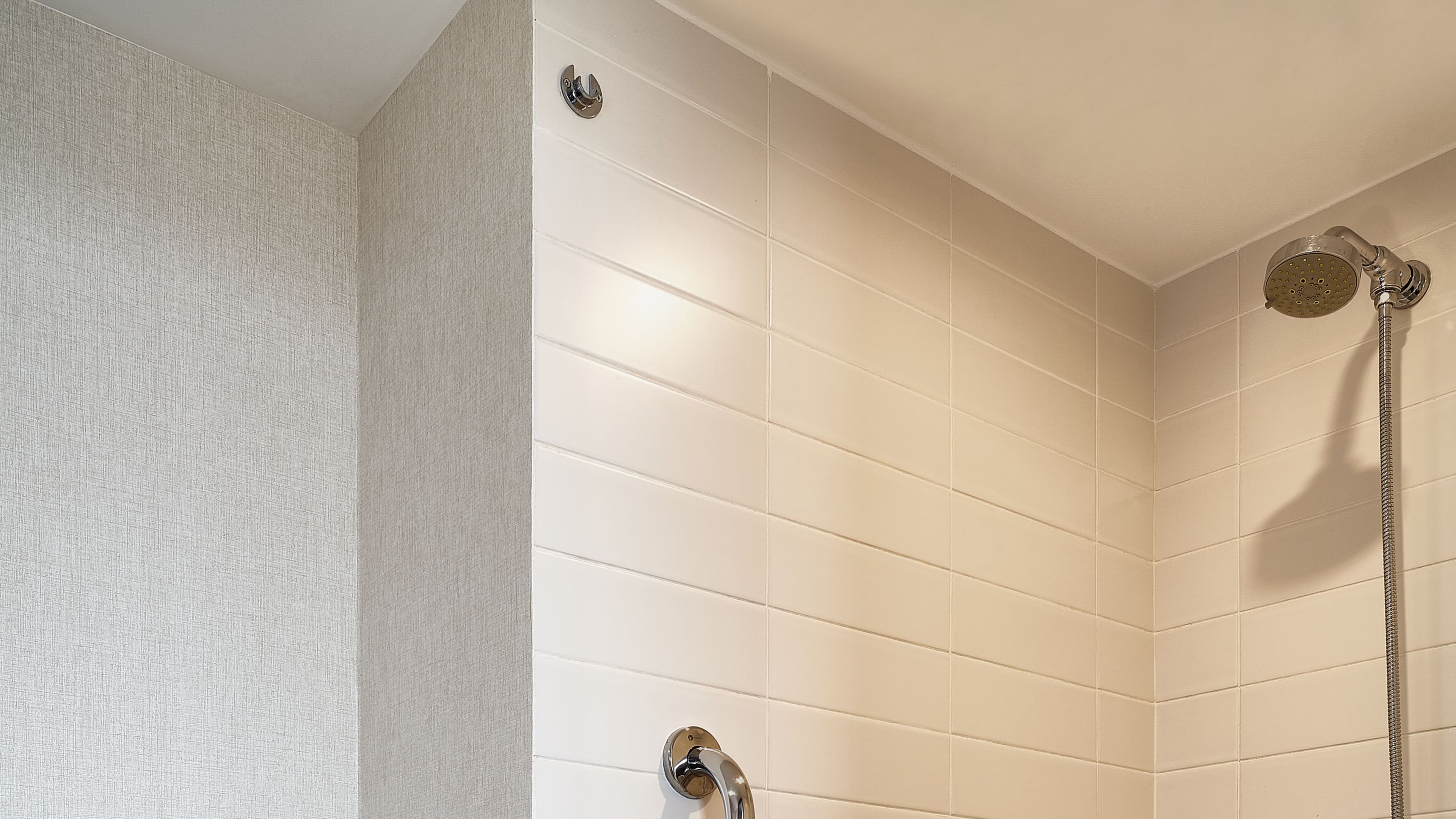 Studio Apartment - Image 6