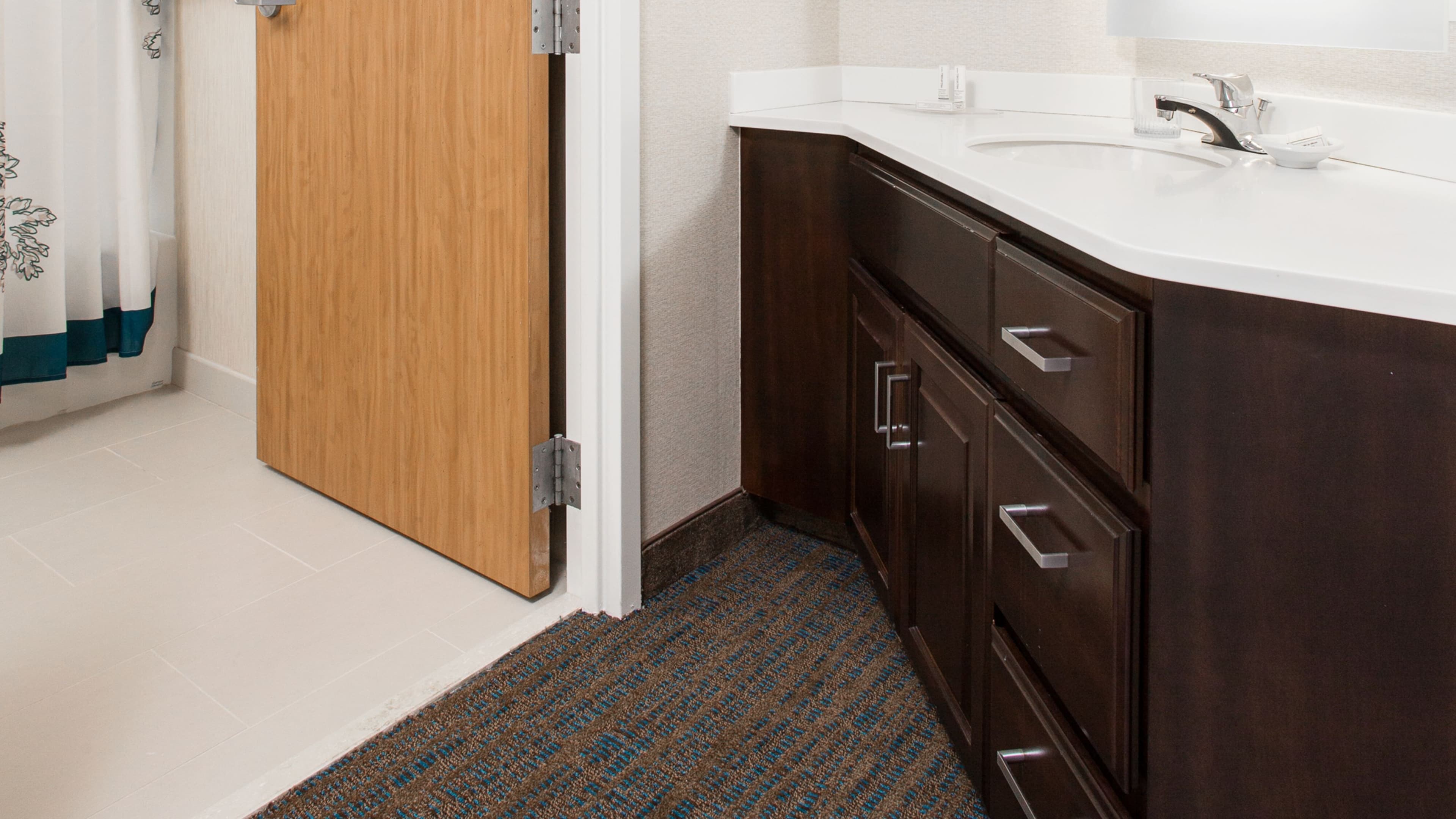 1 Bedroom 2 room Suite - Image 13
