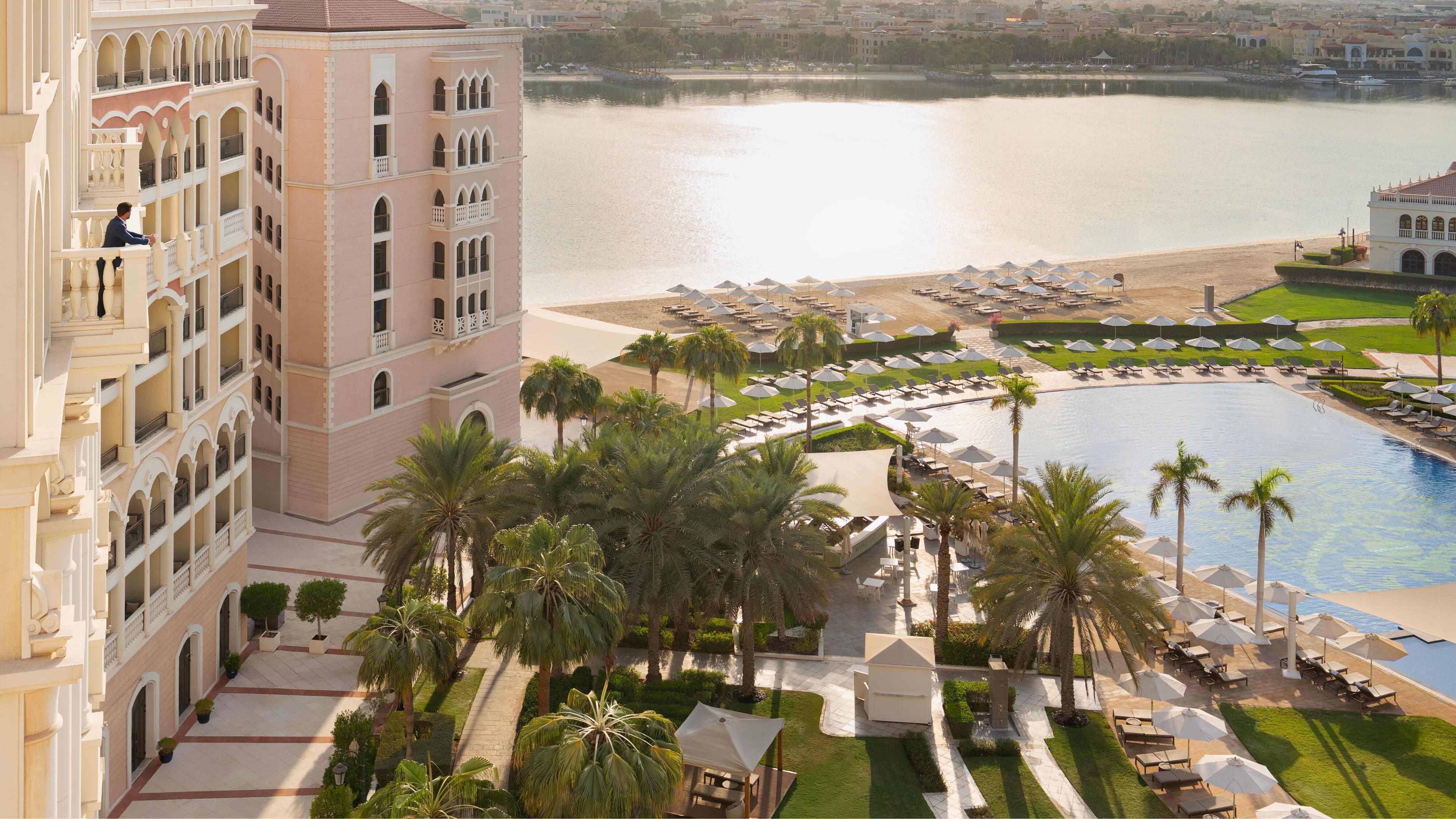 The Ritz-Carlton Abu Dhabi, Grand Canal - Image 3
