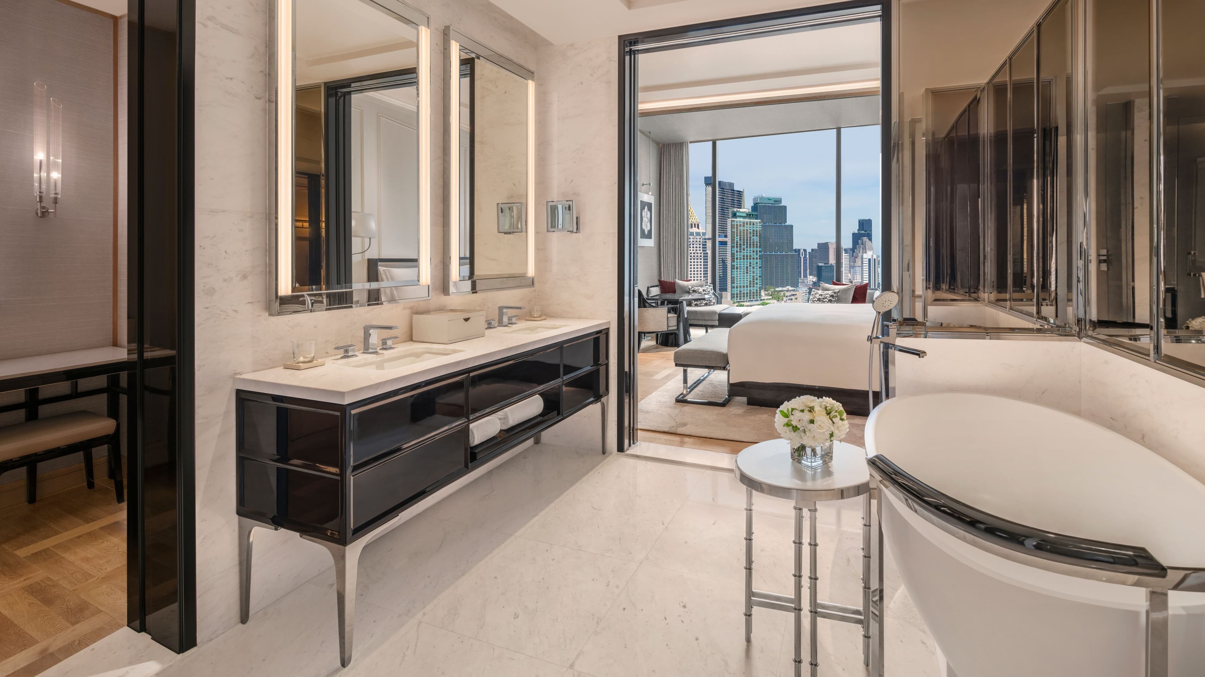 Holiday Inn Express Bangkok Siam — 85