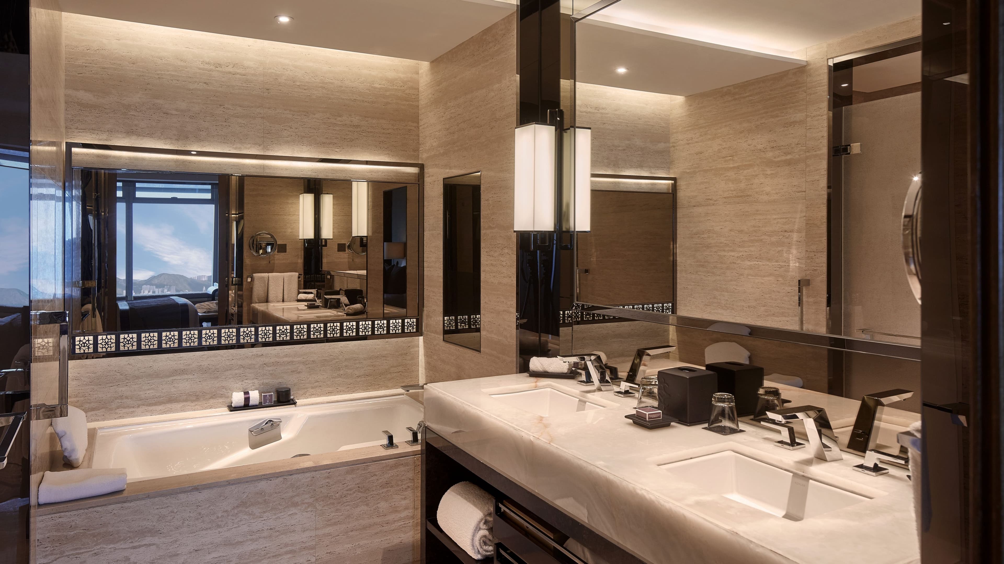 The Ritz-Carlton, Hong Kong - Image 4