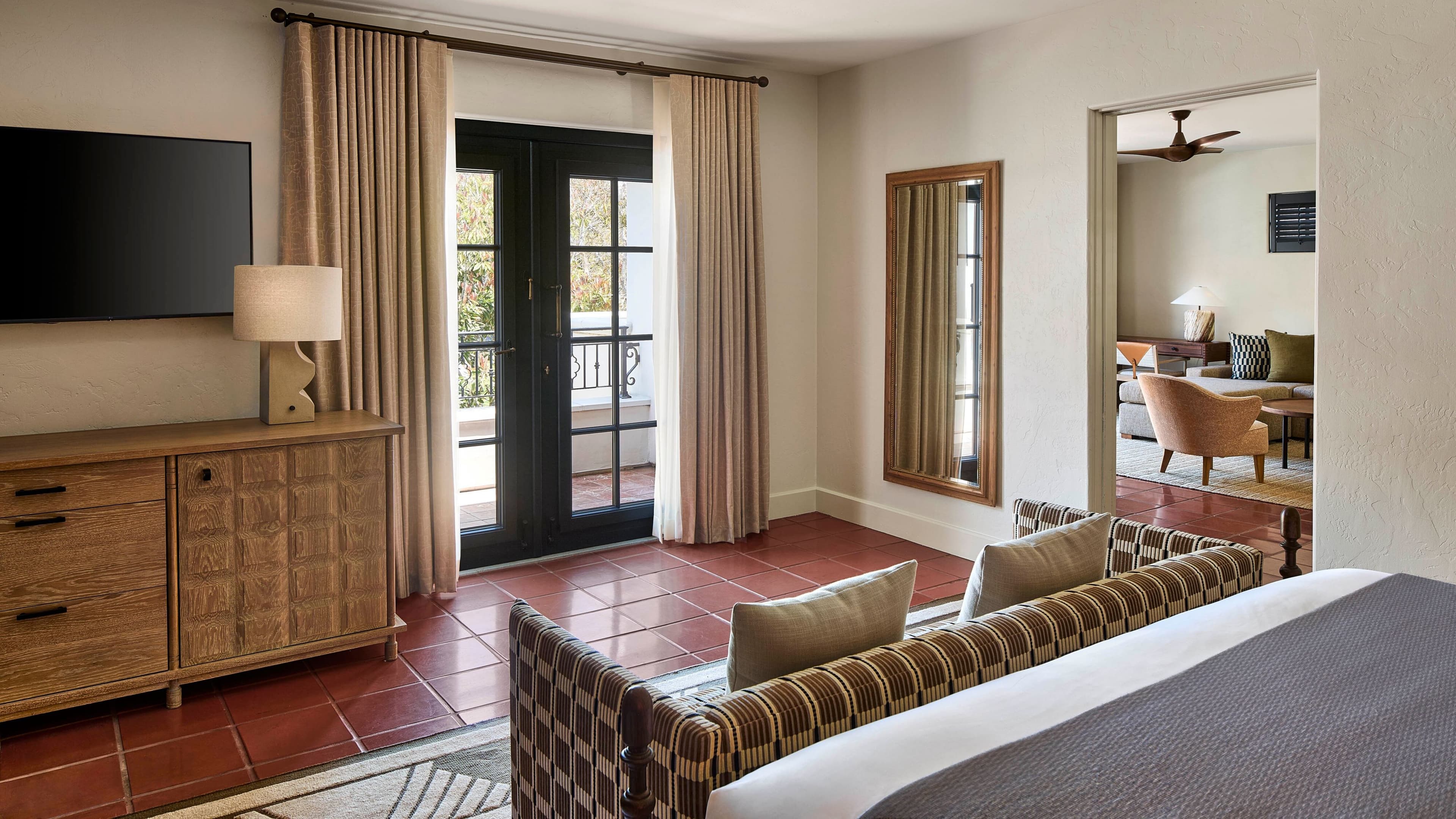 1 Bedroom Suite - Image 2