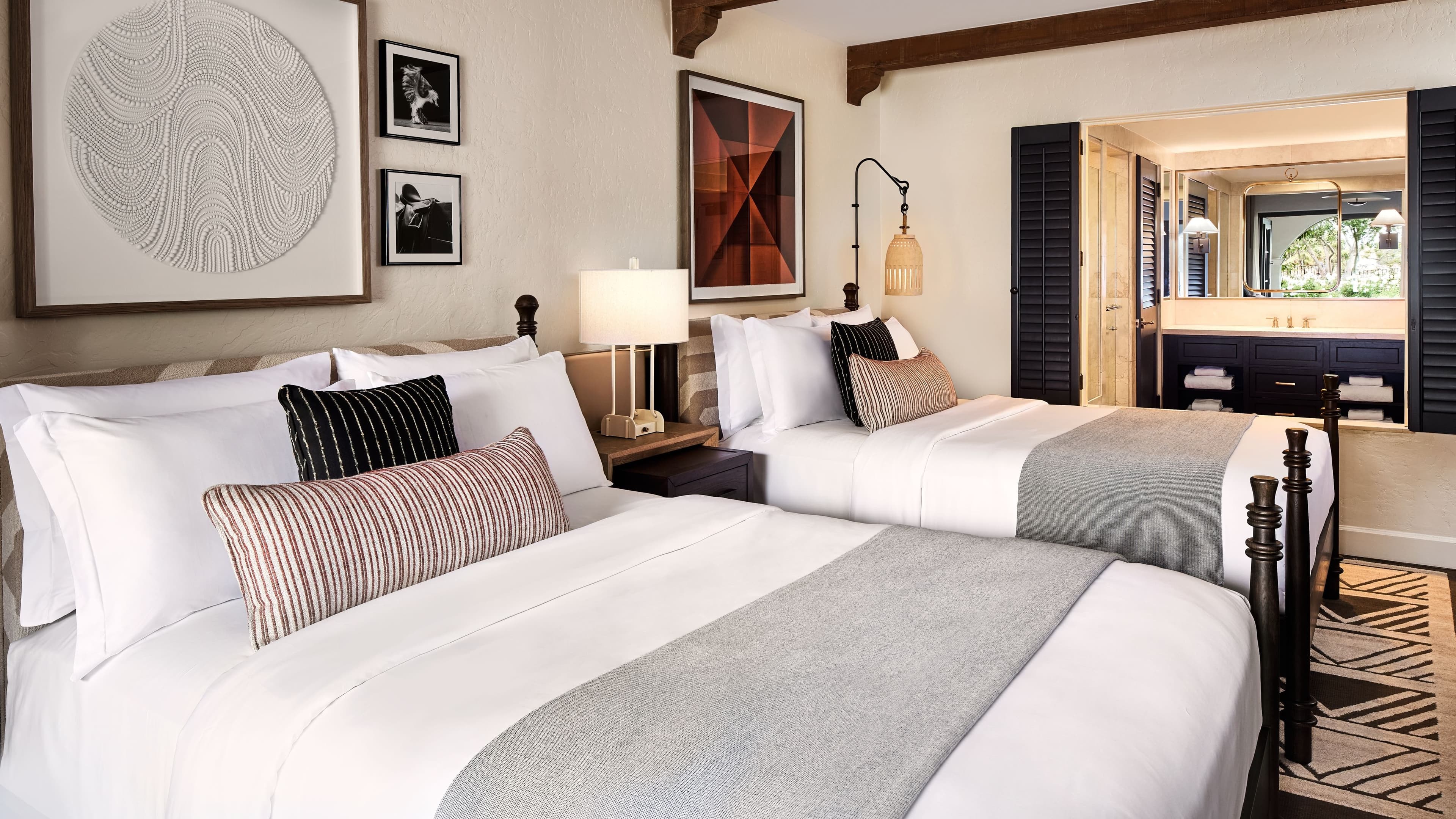 Deluxe Guest Room - Image 2