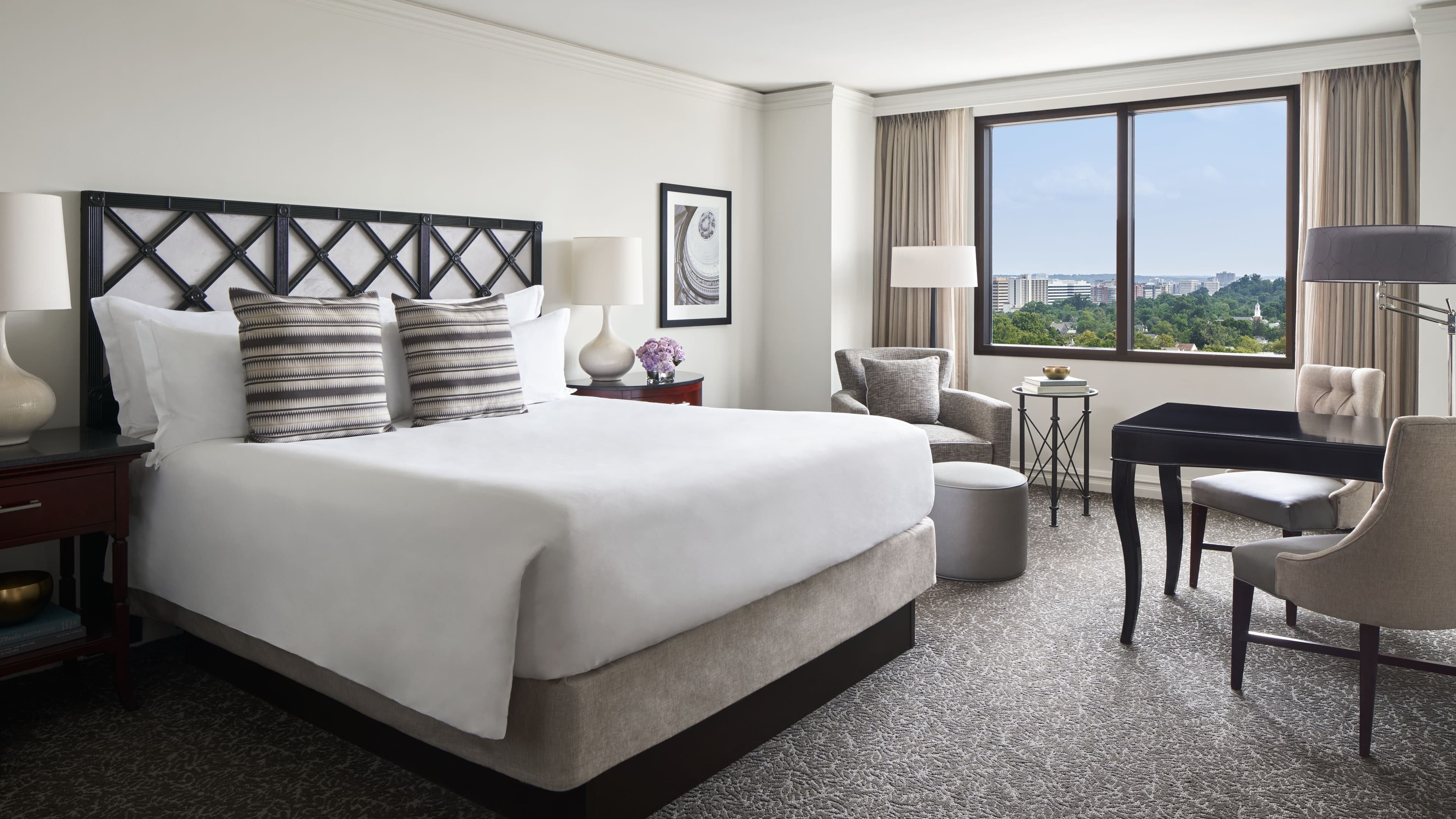 Club Level King Room - Image 1