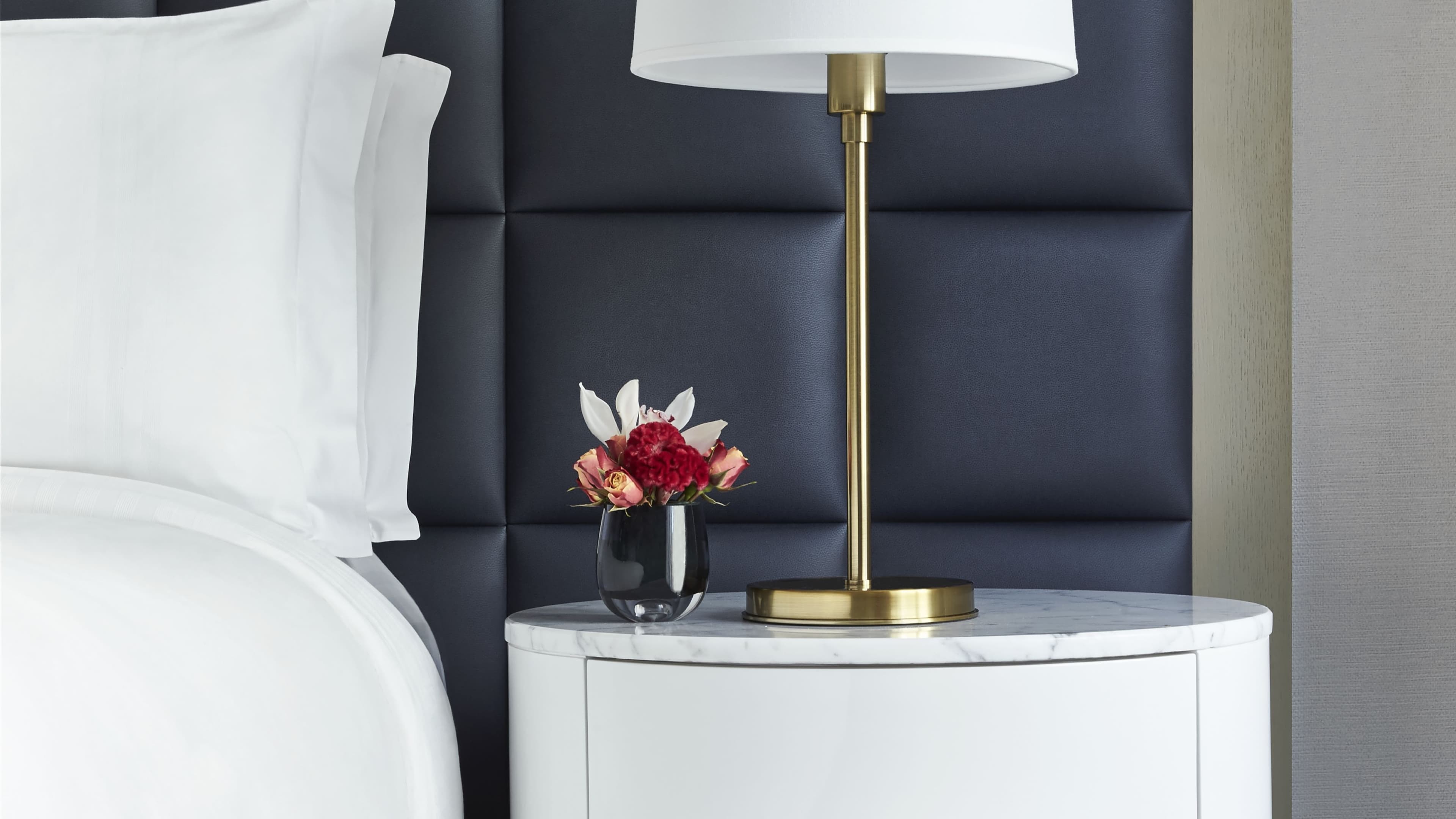 Deluxe King Room - Image 2