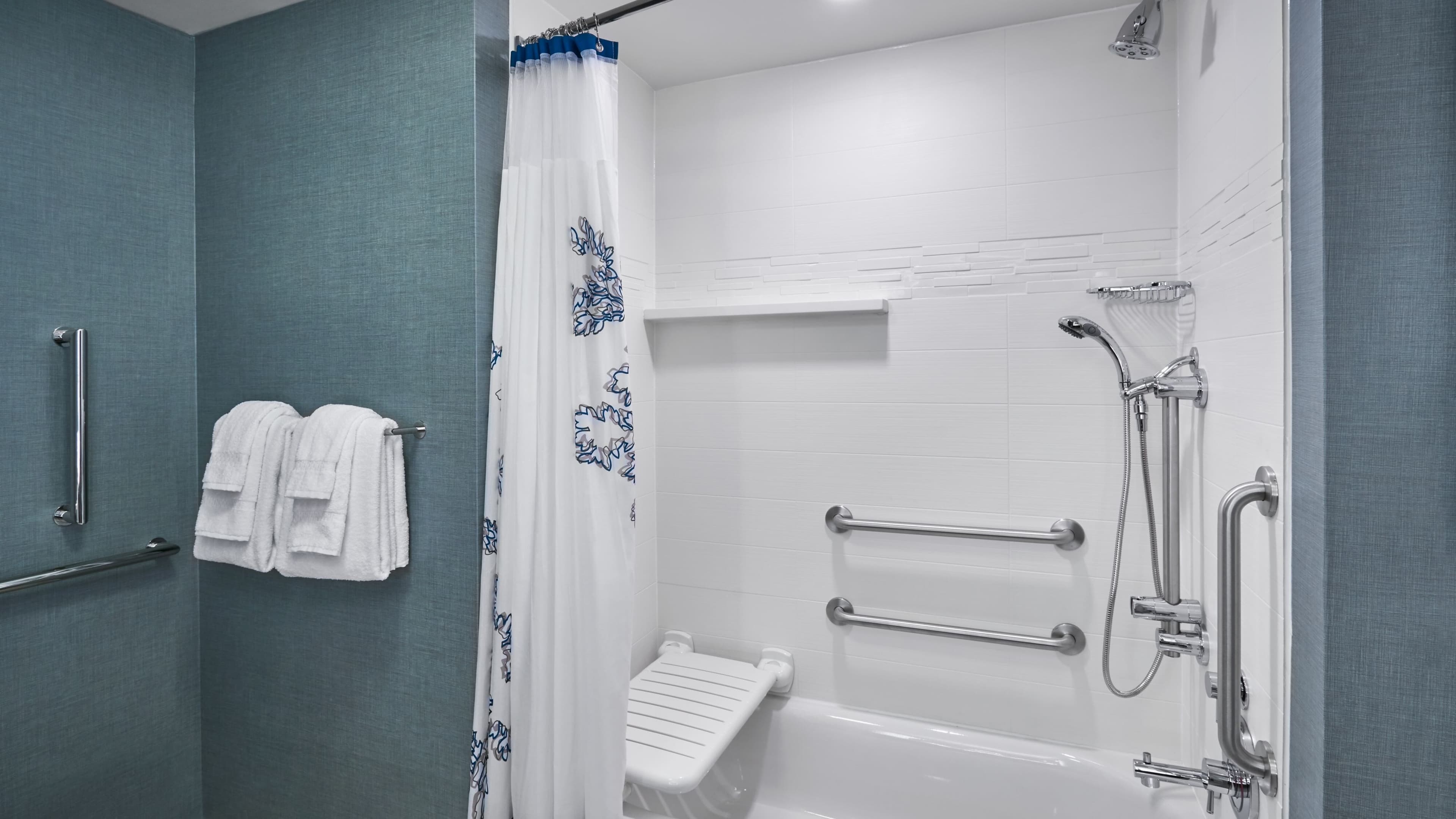 Queen Suite - Image 4