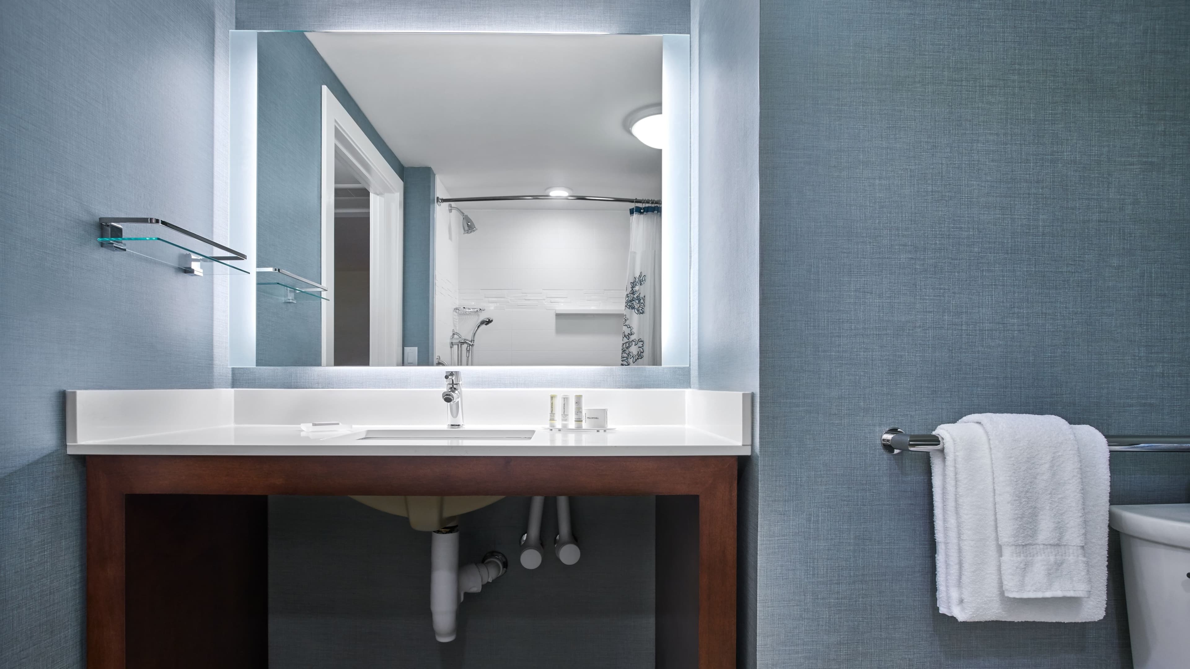 Queen Suite - Image 3