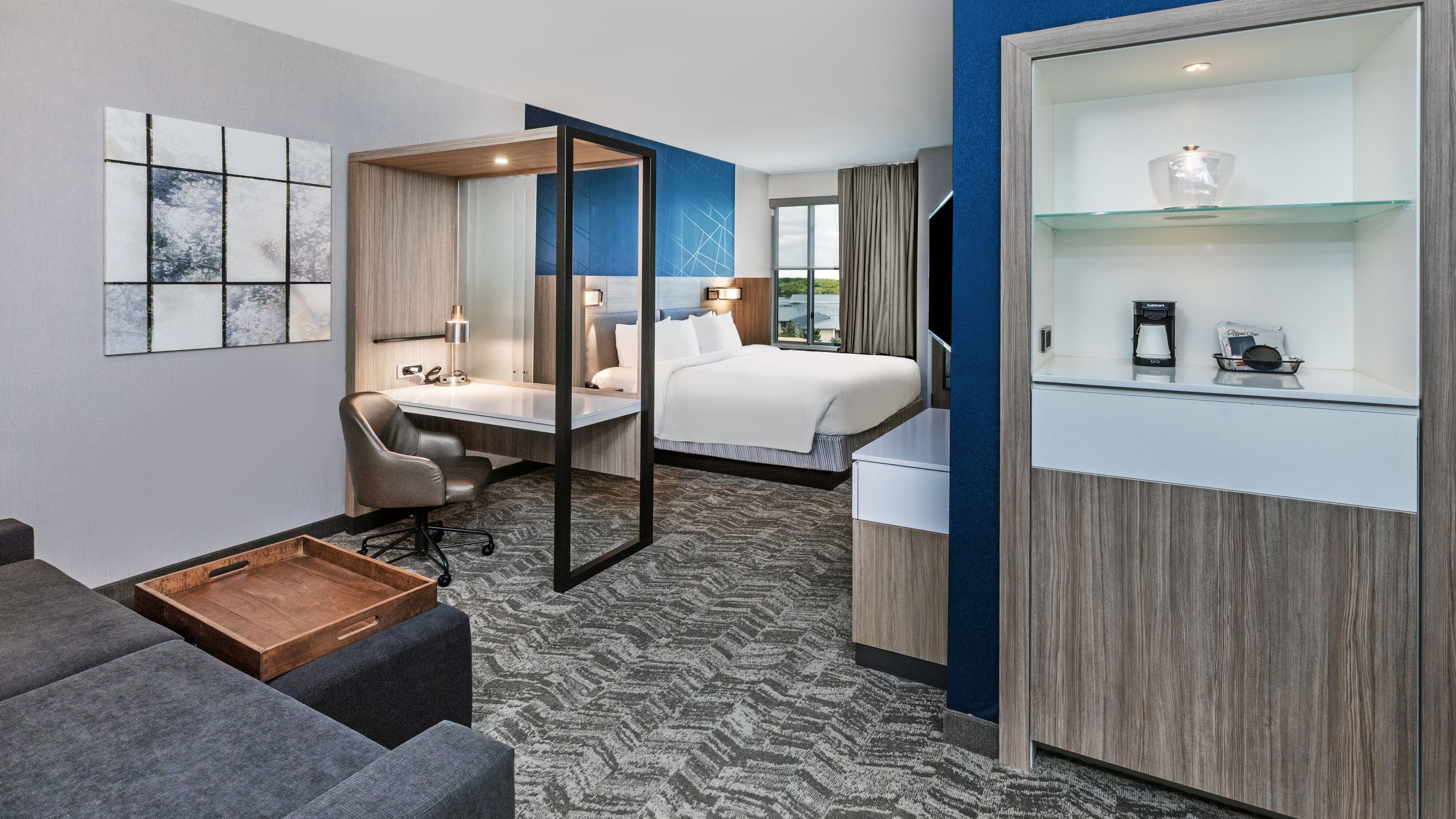 Suite - Image 1