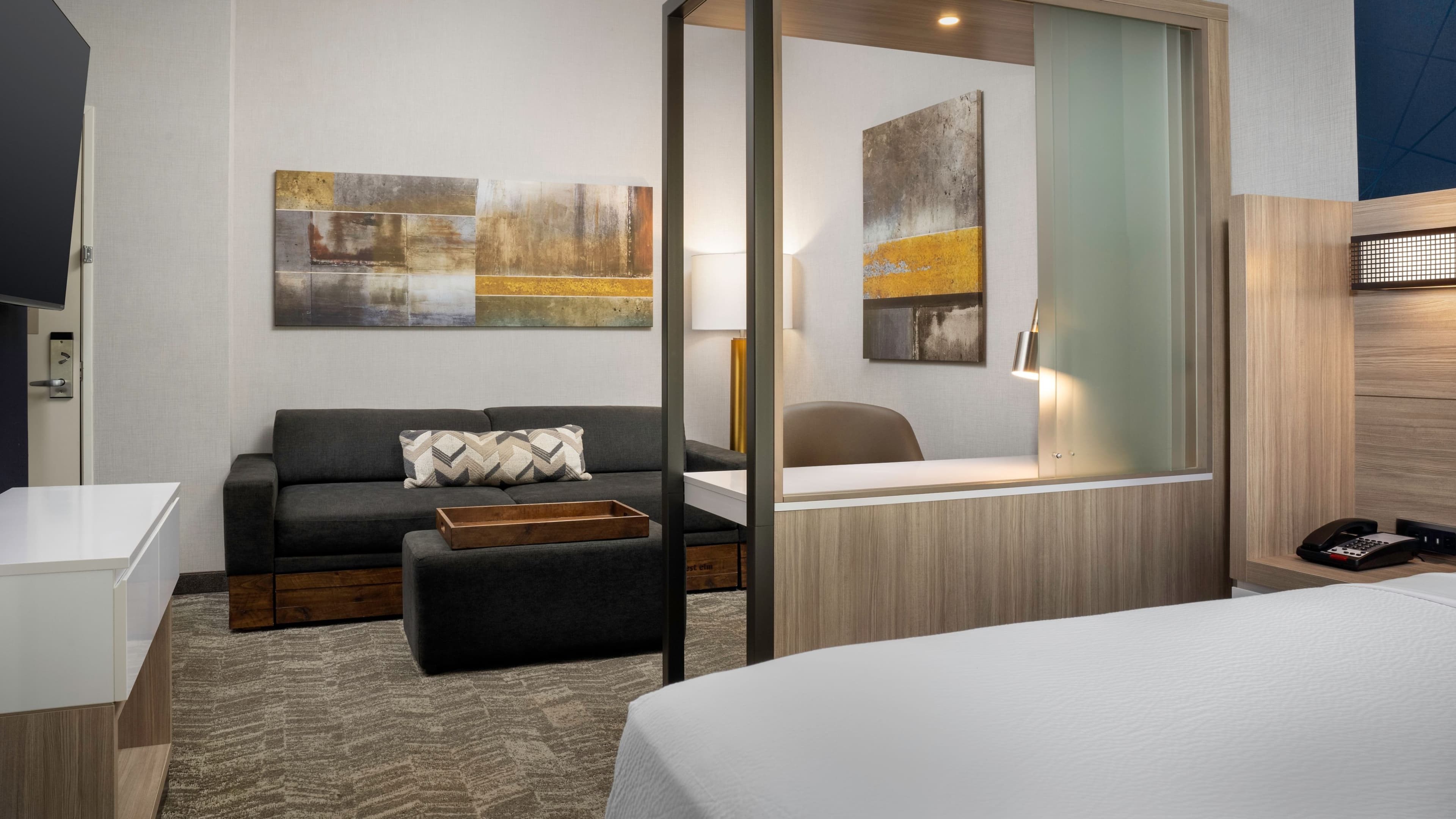 Suite - Image 1