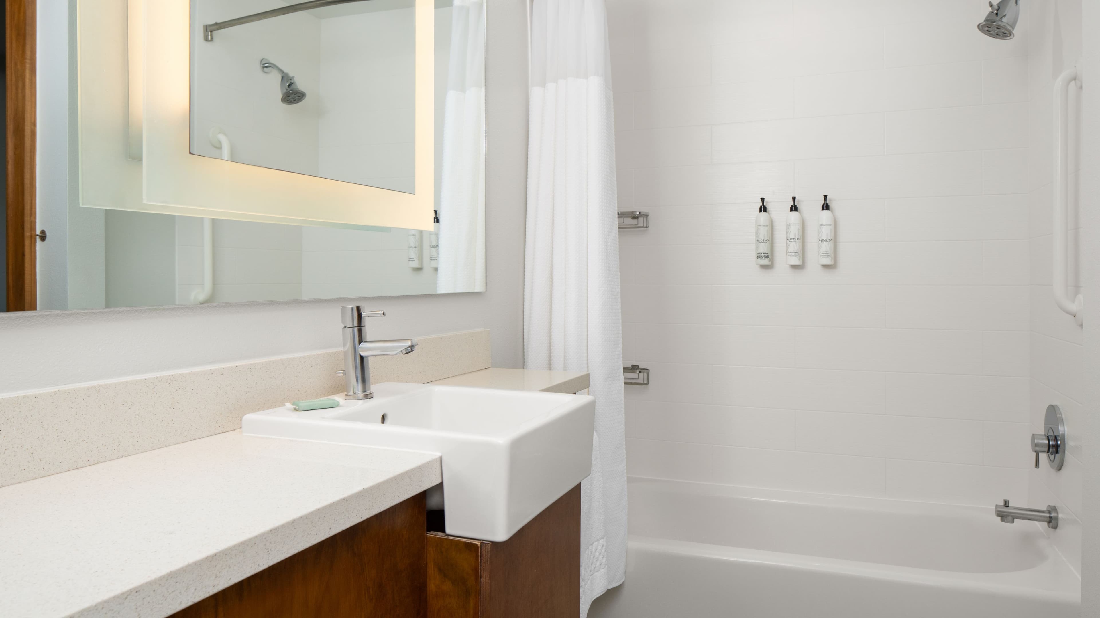Holiday Inn Express & Suites Charleston NE Mt Pleasant US17 — 22