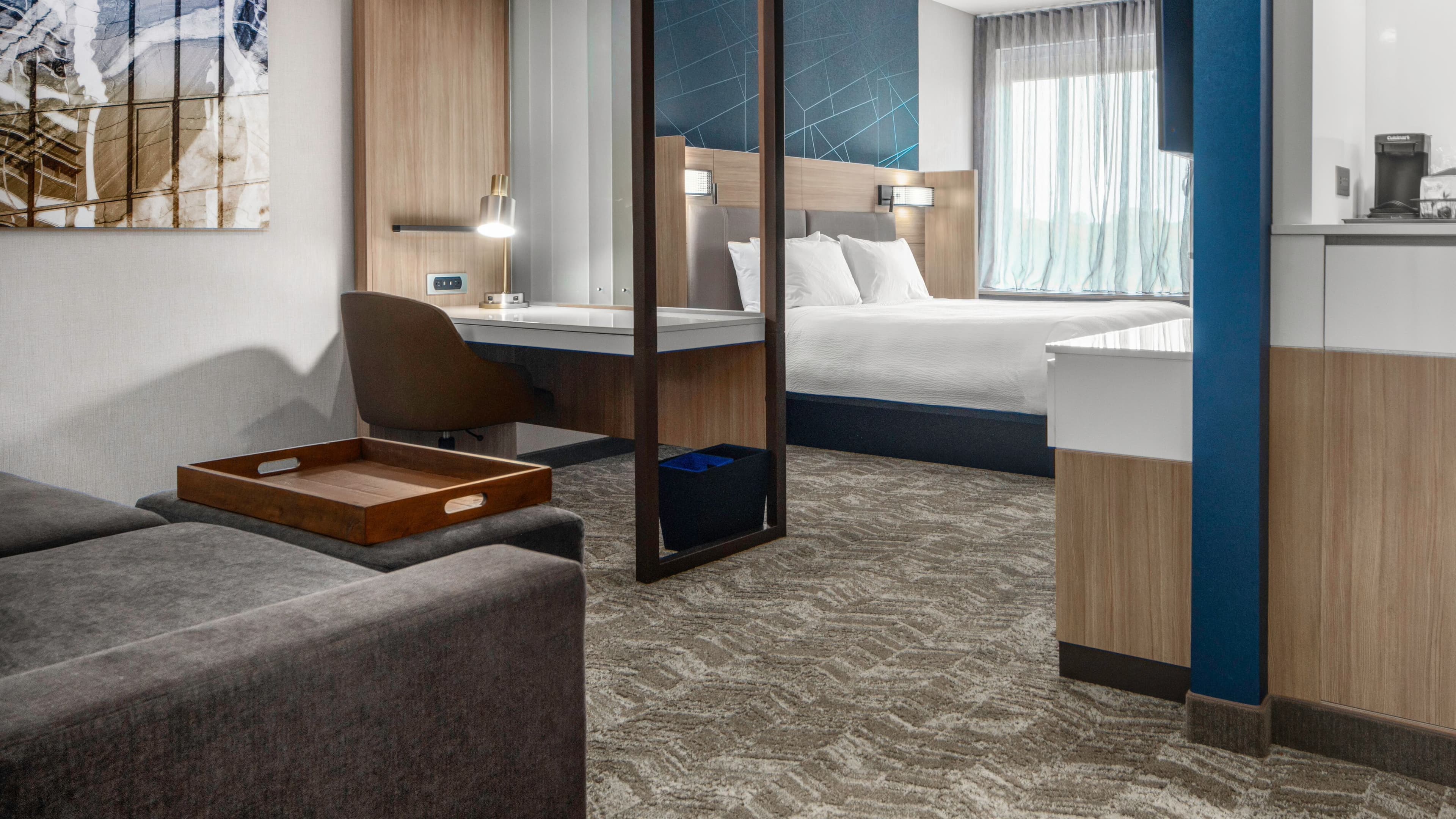 Suite - Image 1