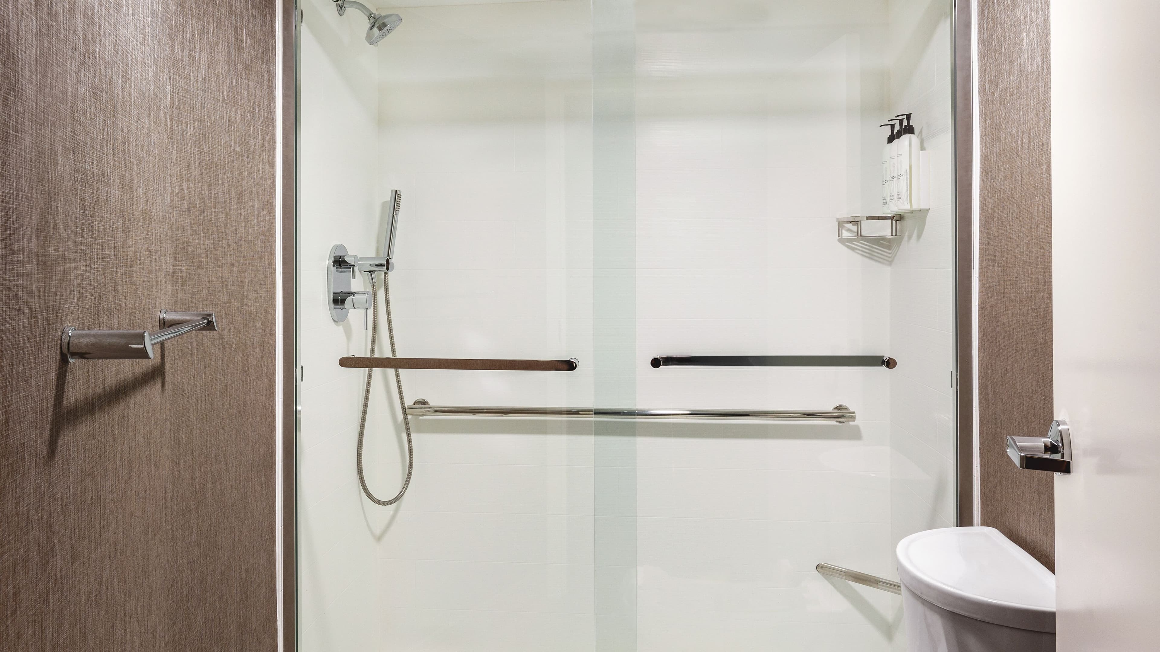 Two Queen Bed Suite - Image 12
