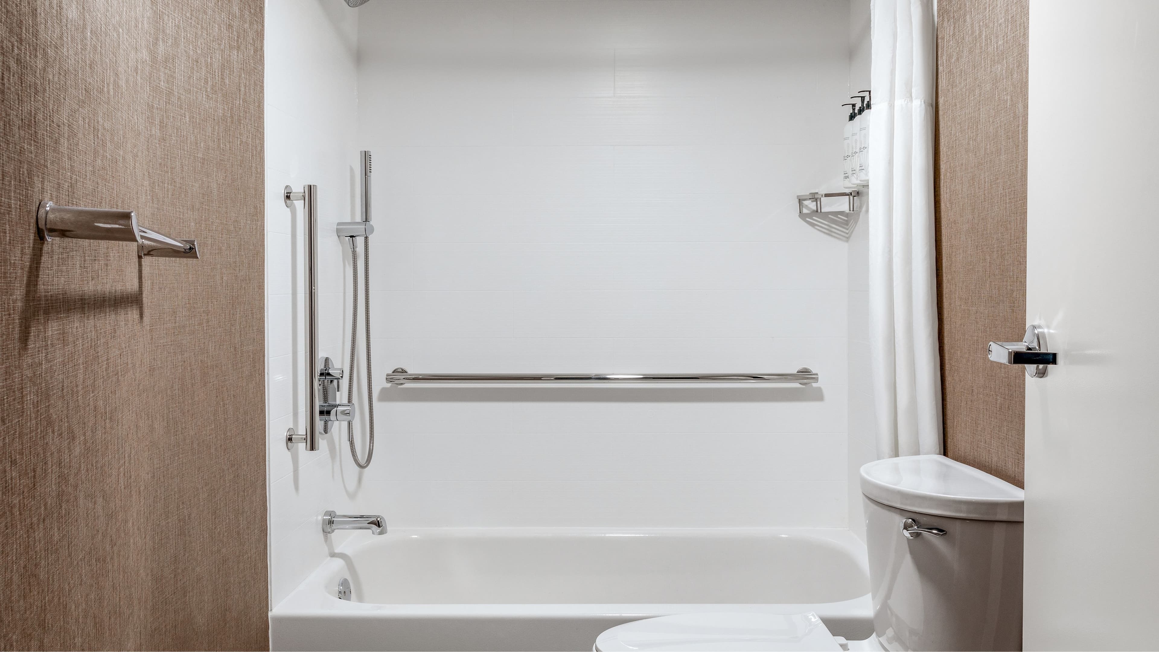 Two Queen Bed Suite - Image 13