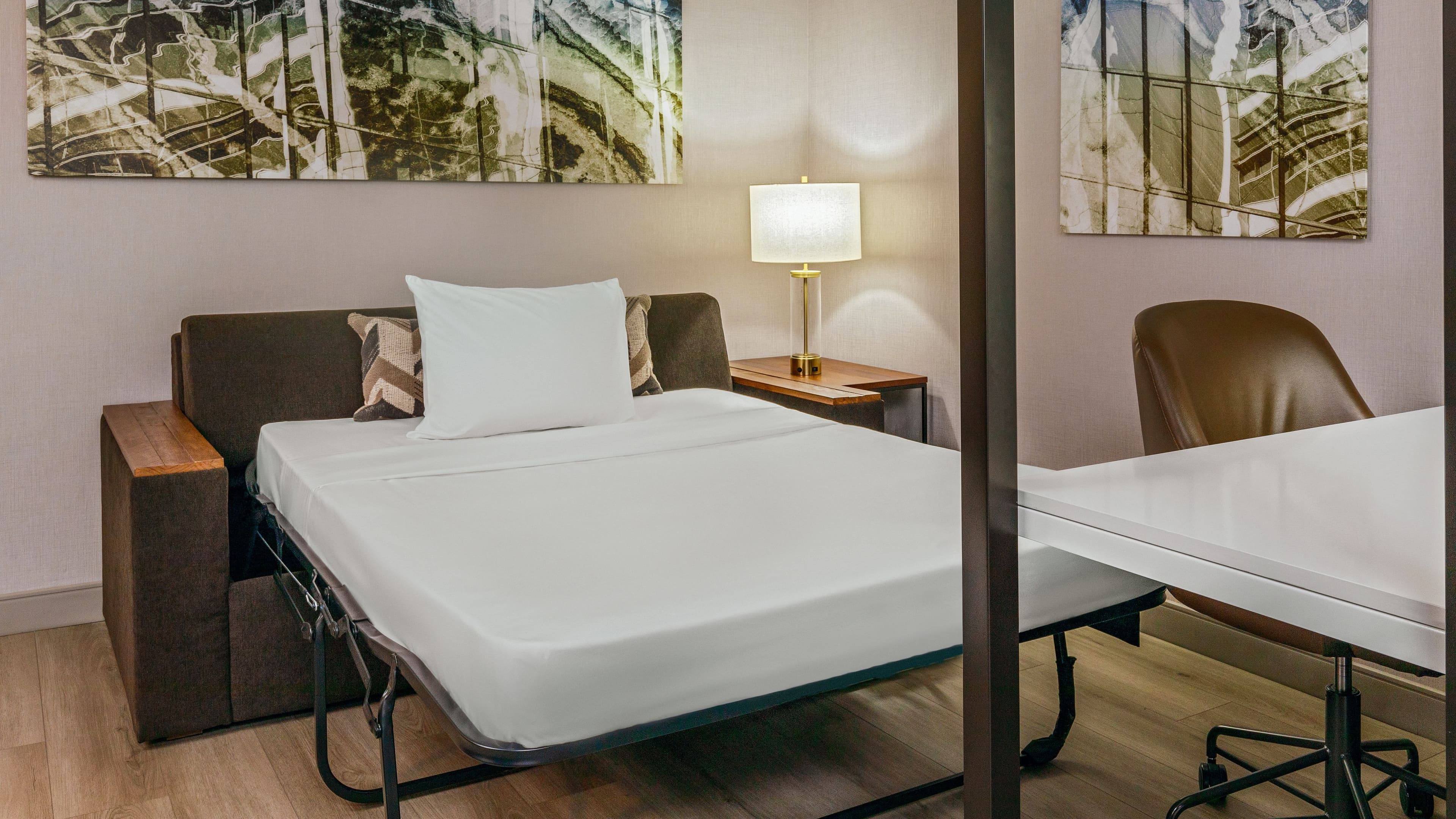 Two Queen Bed Suite - Image 8