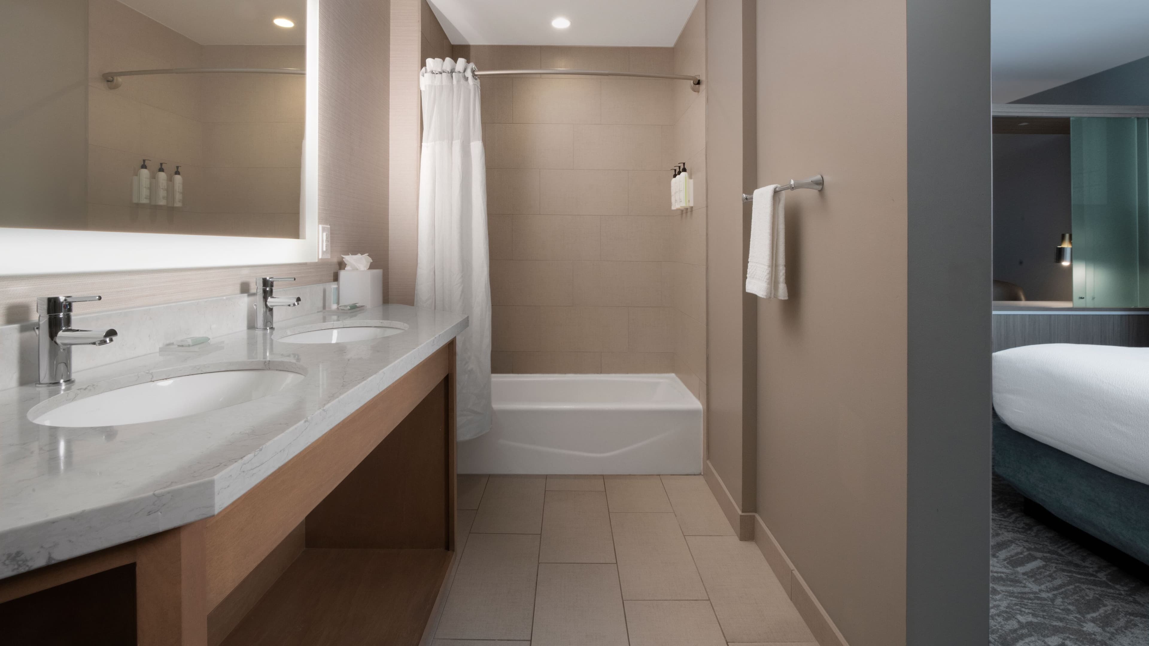Suite - Image 7