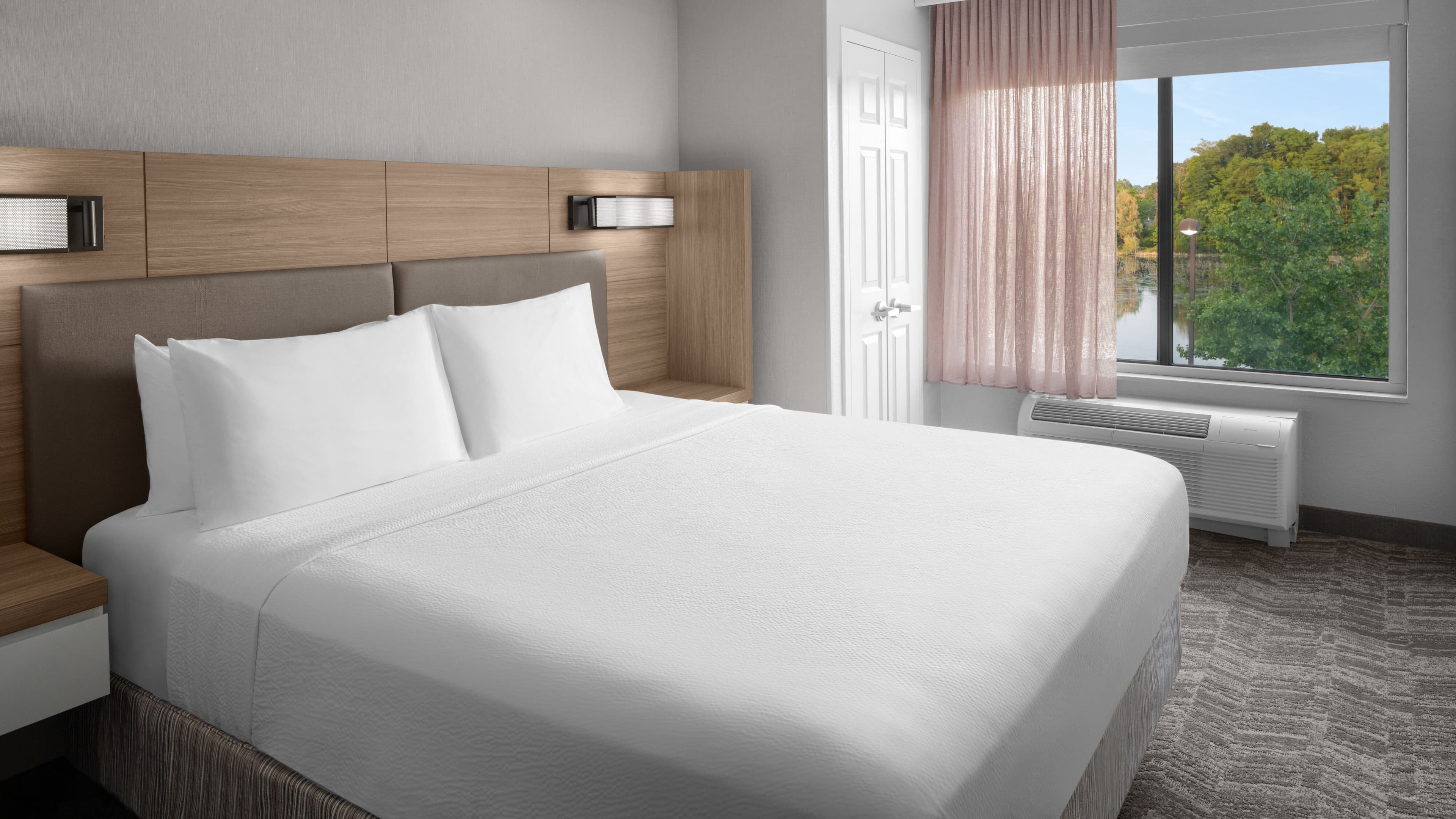 Holiday Inn Express & Suites Grand Rapids Airport - South — 11