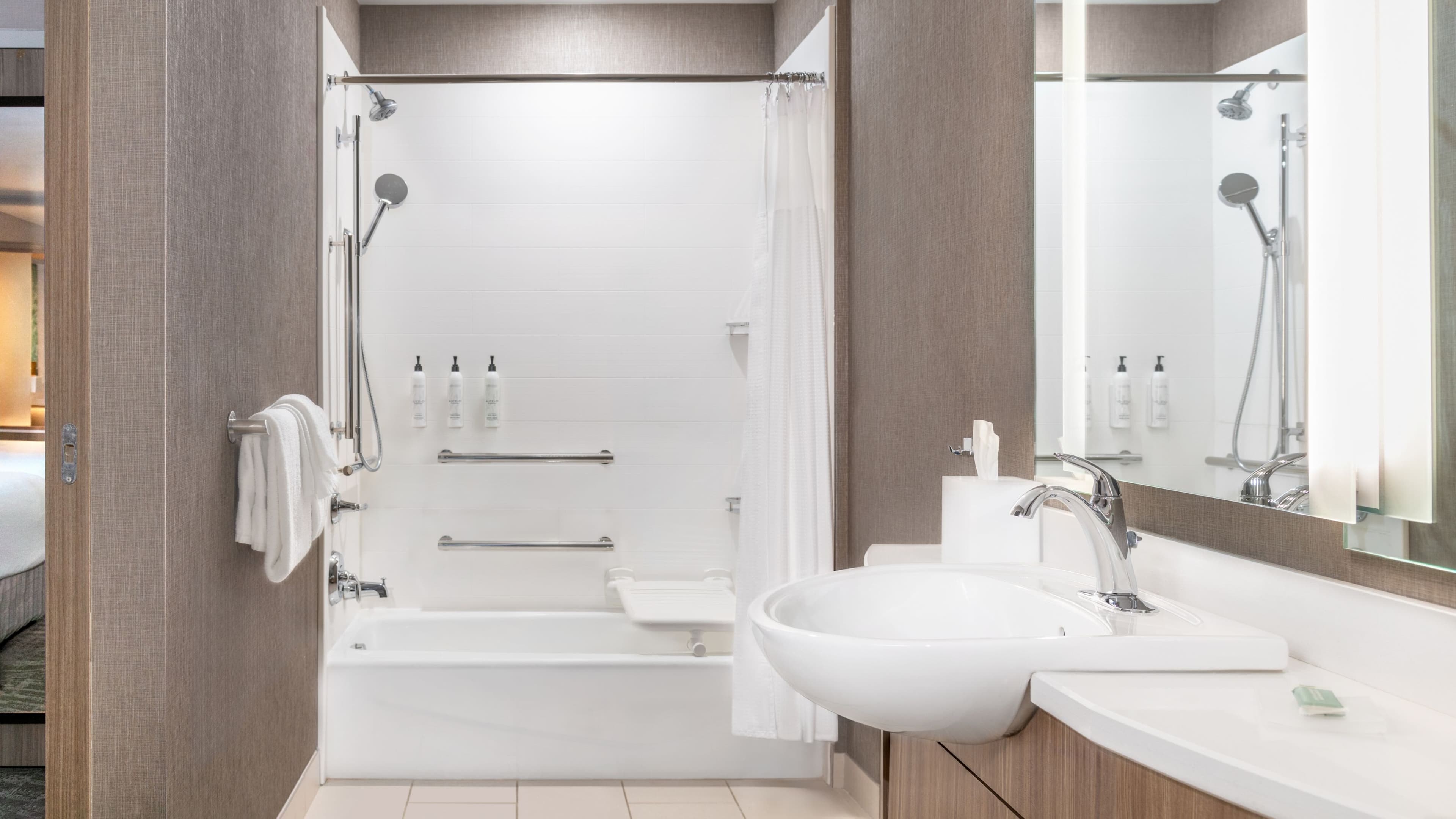 Suite - Image 6
