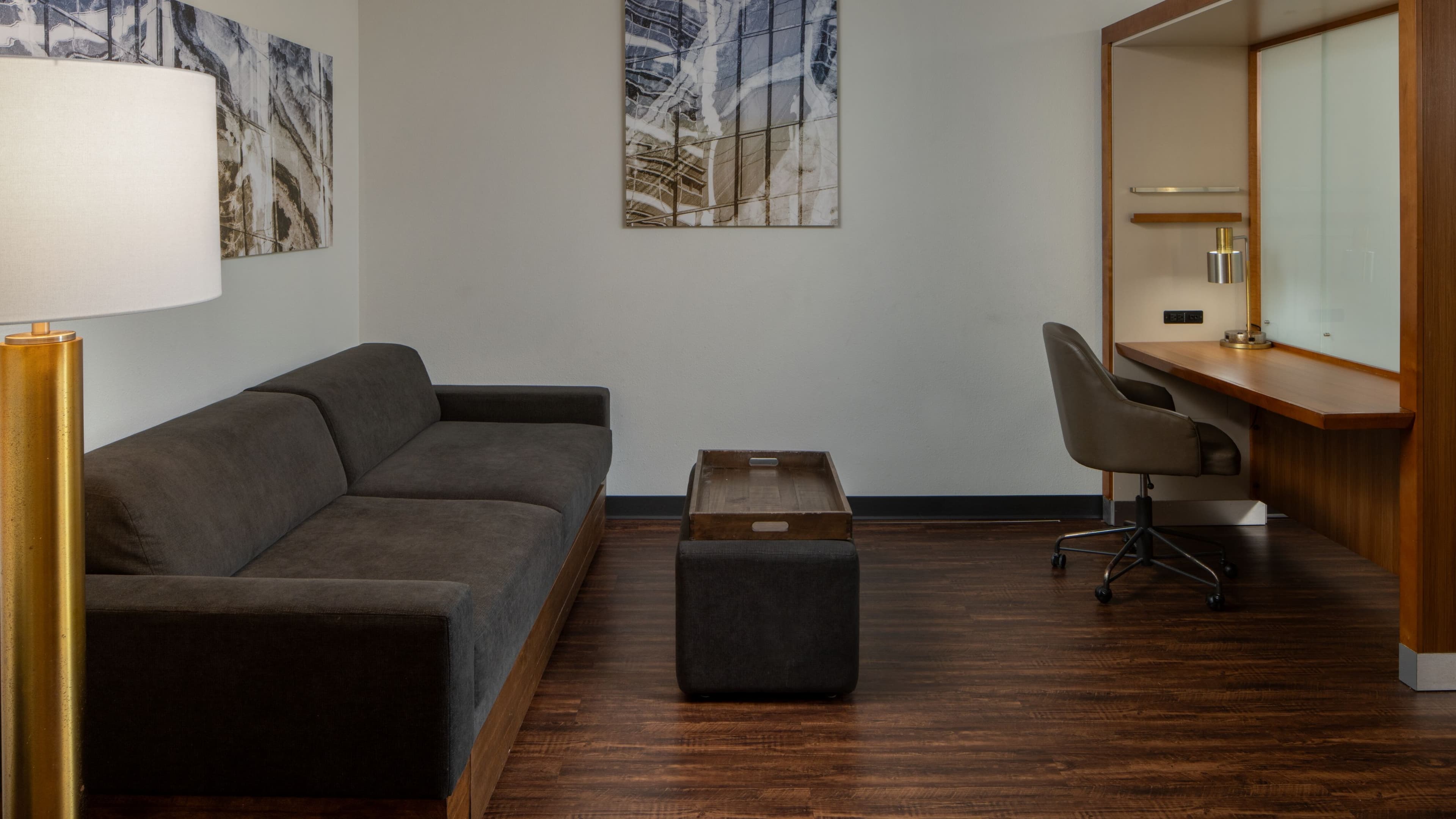 Suite - Image 1