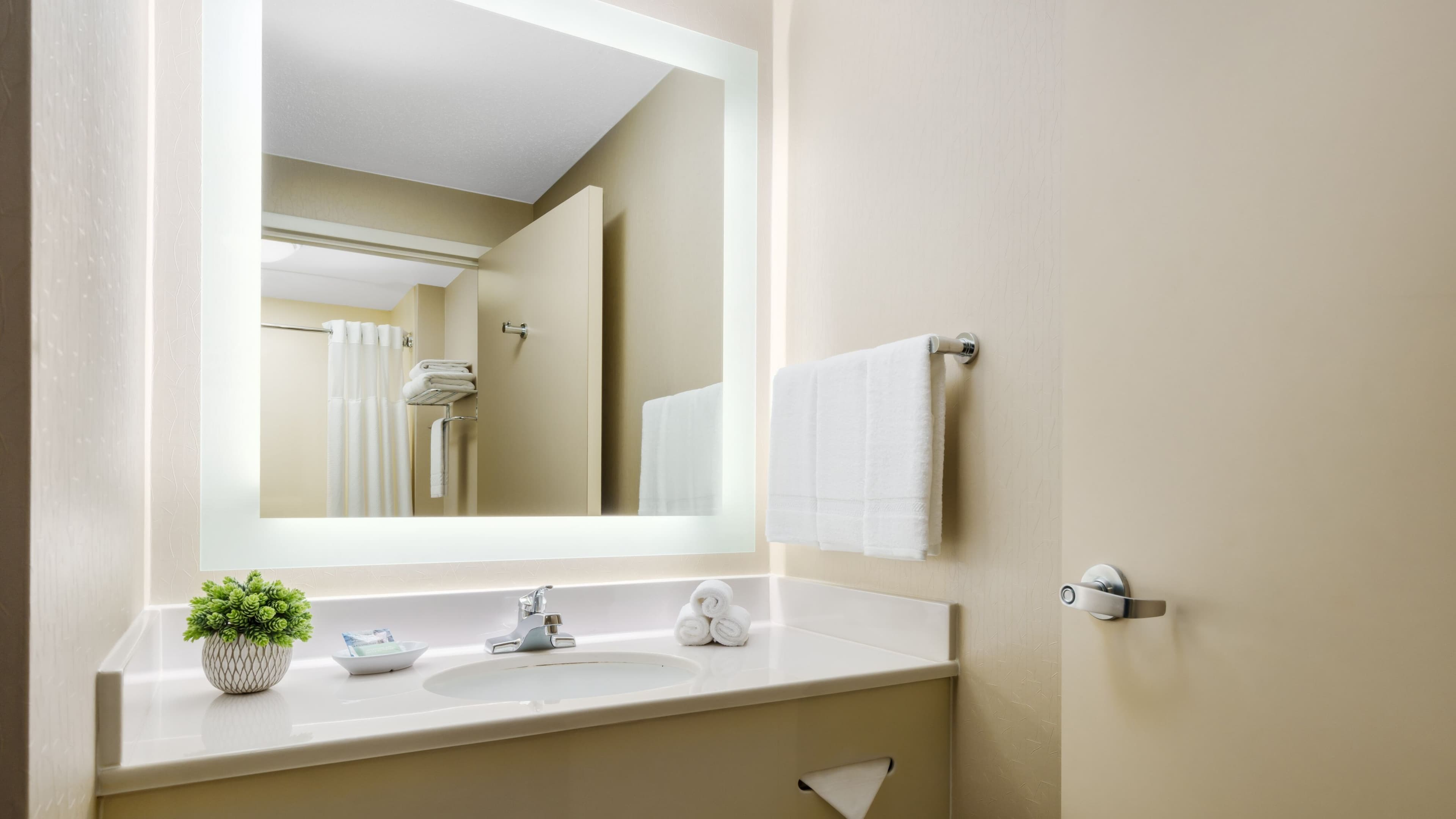 SpringHill Suites Manchester-Boston Regional Airport — 6