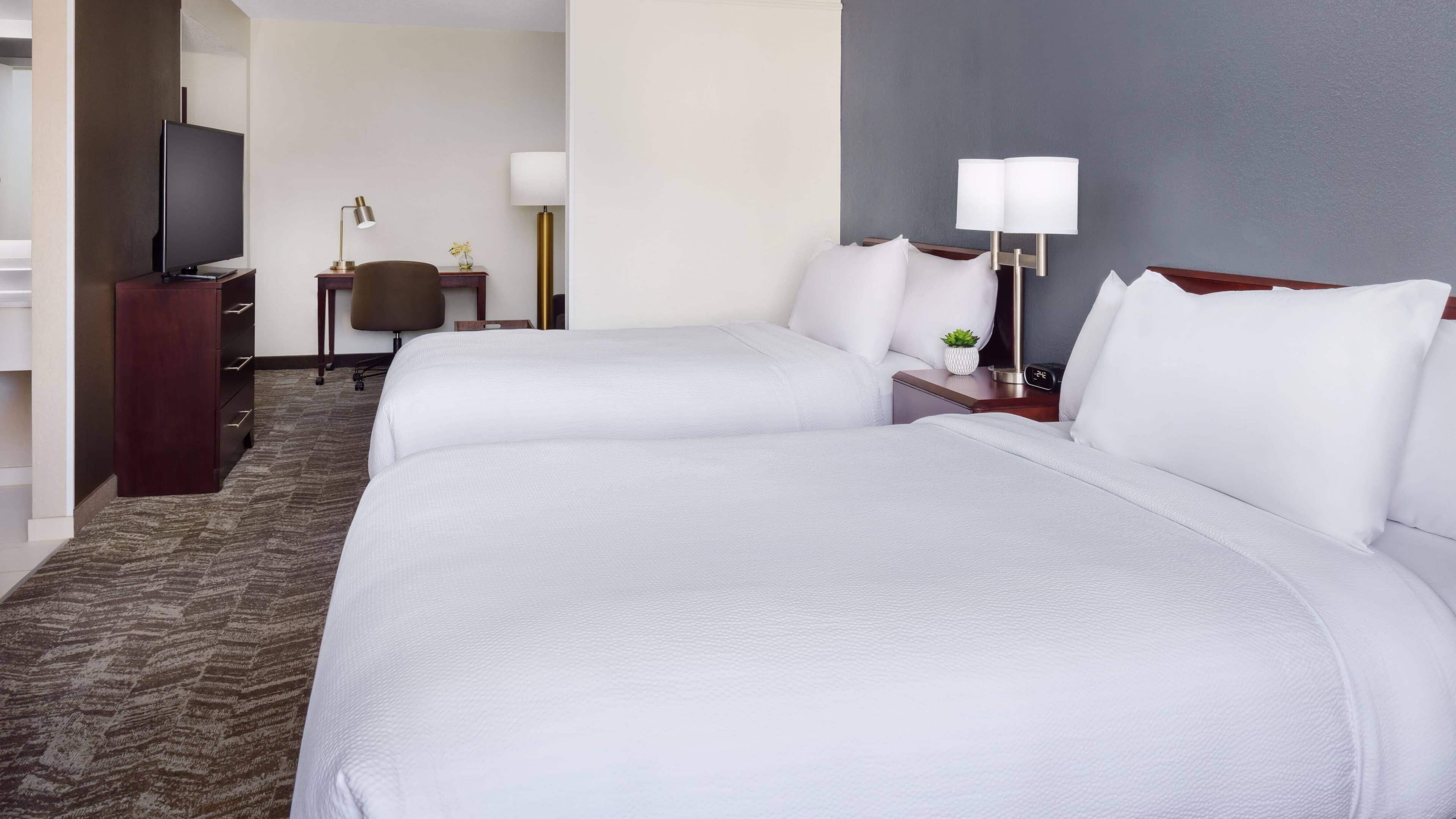 SpringHill Suites Manchester-Boston Regional Airport - Image 4