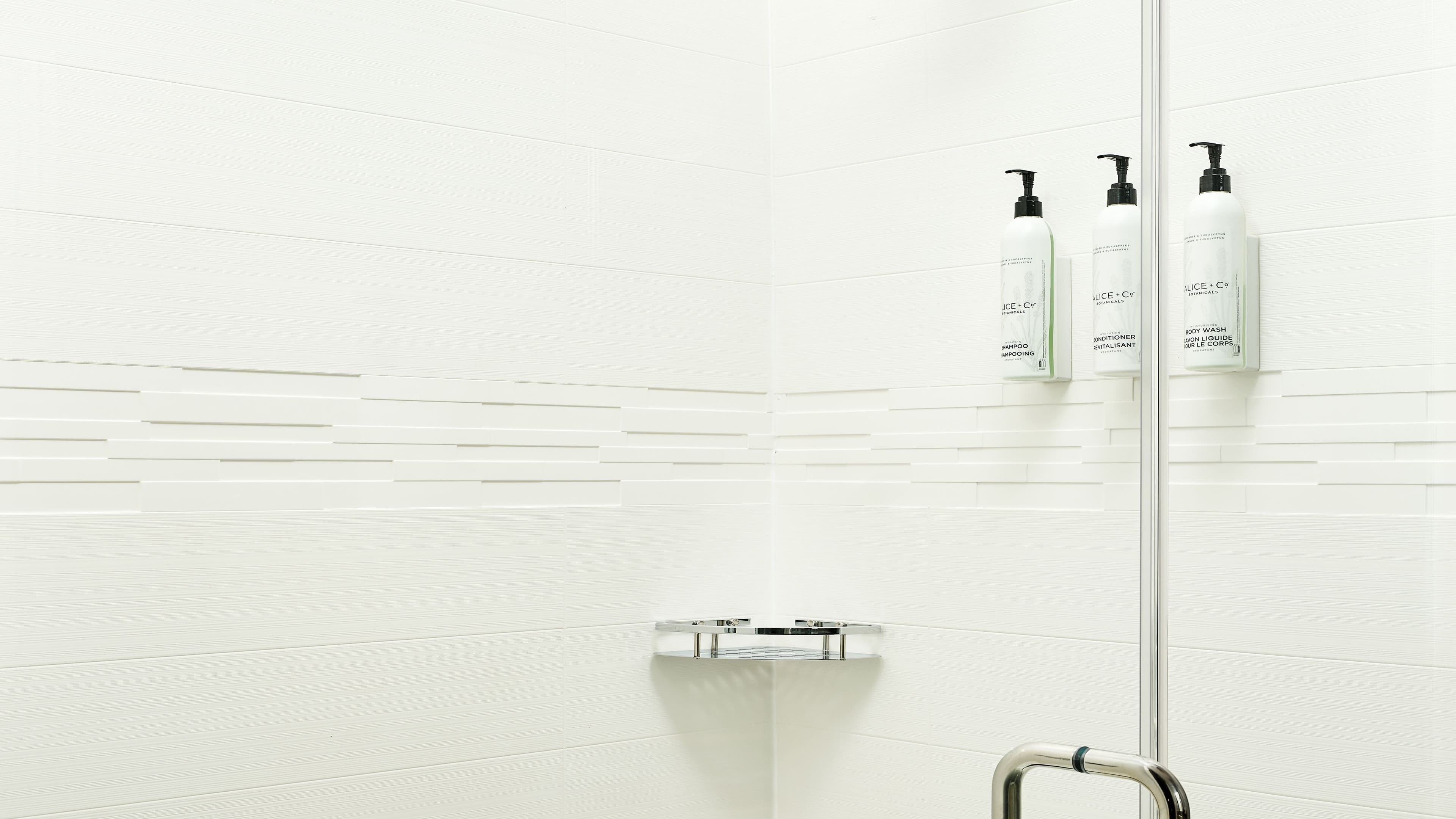 Standard King Room - Image 6