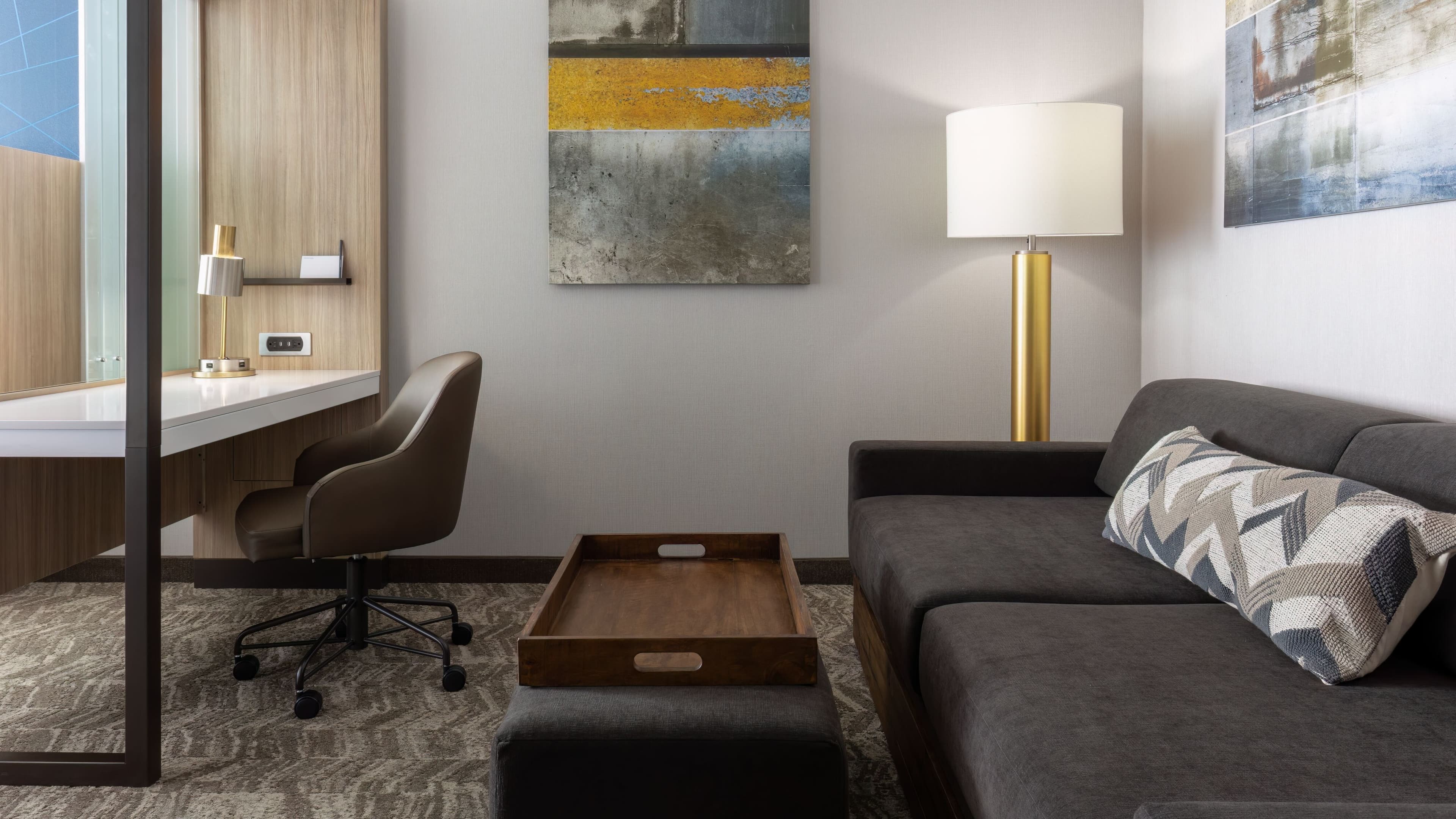 Suite - Image 1