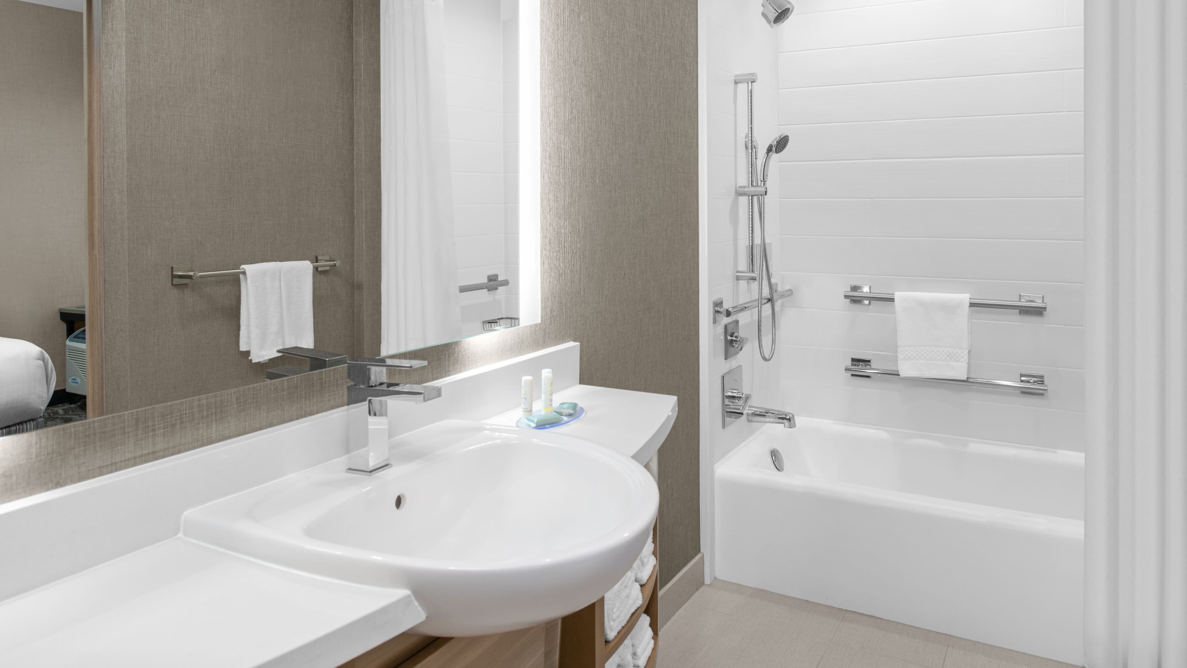 Suite - Image 8