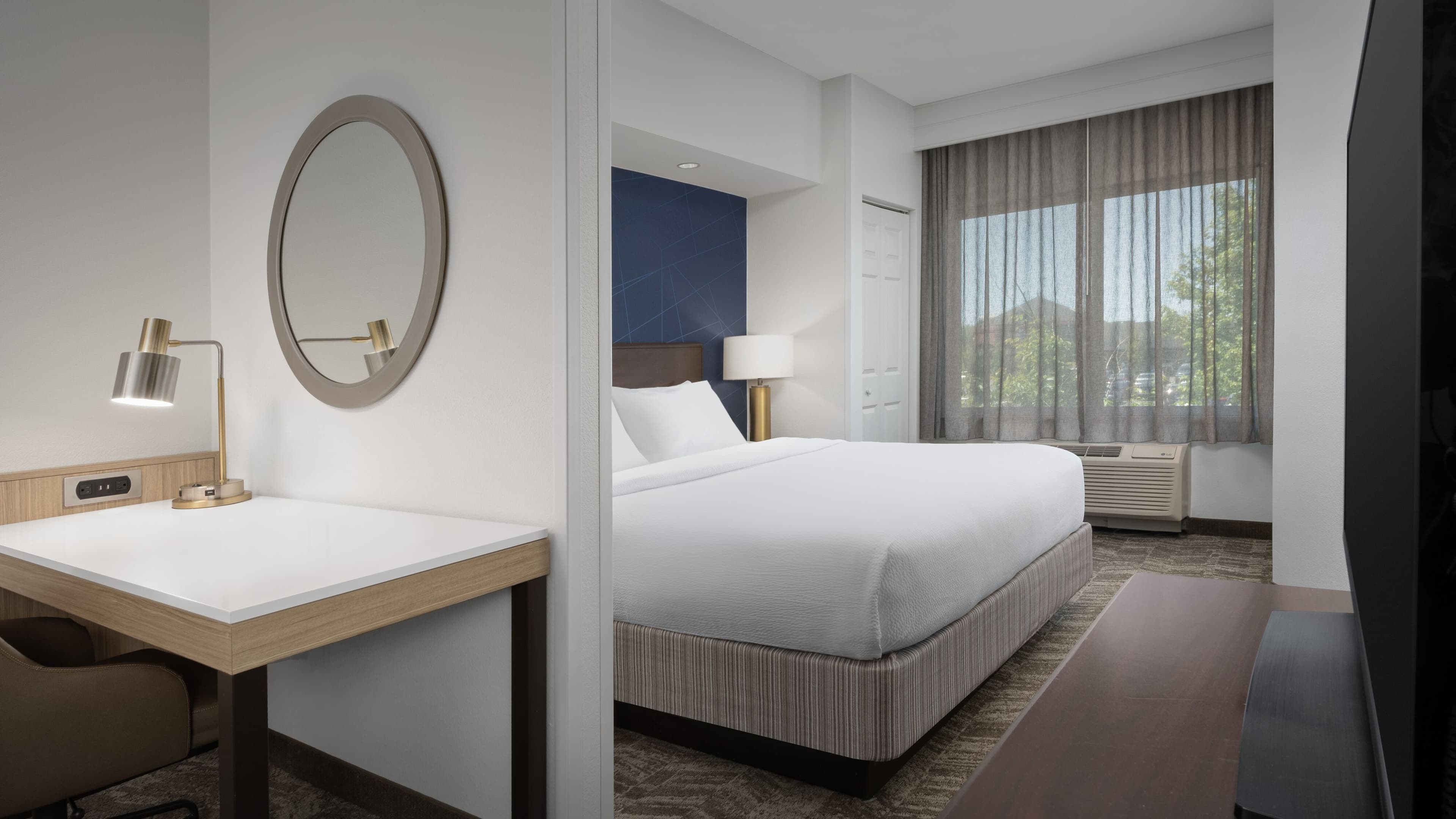 Suite - Image 1