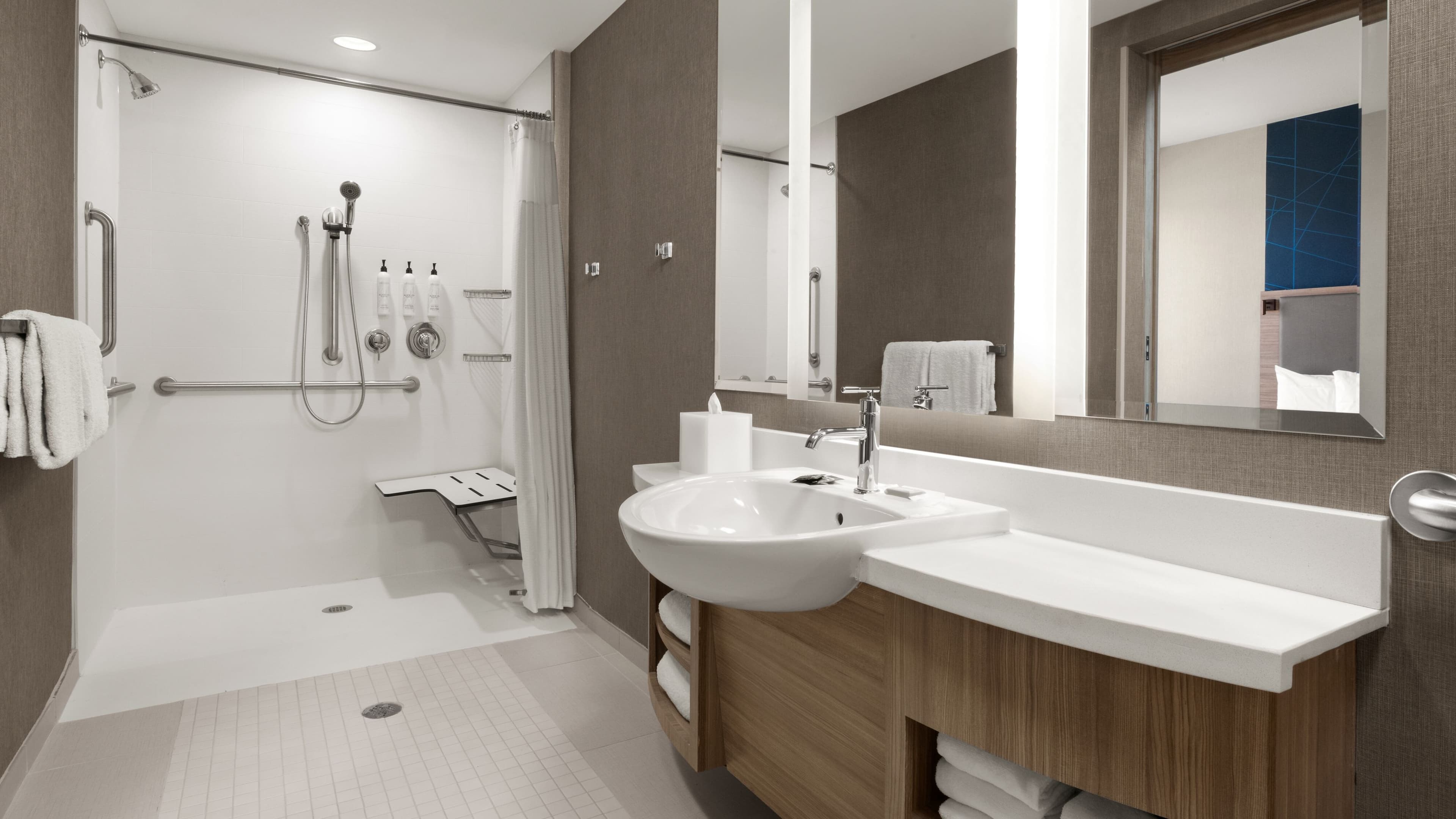 Suite - Image 12
