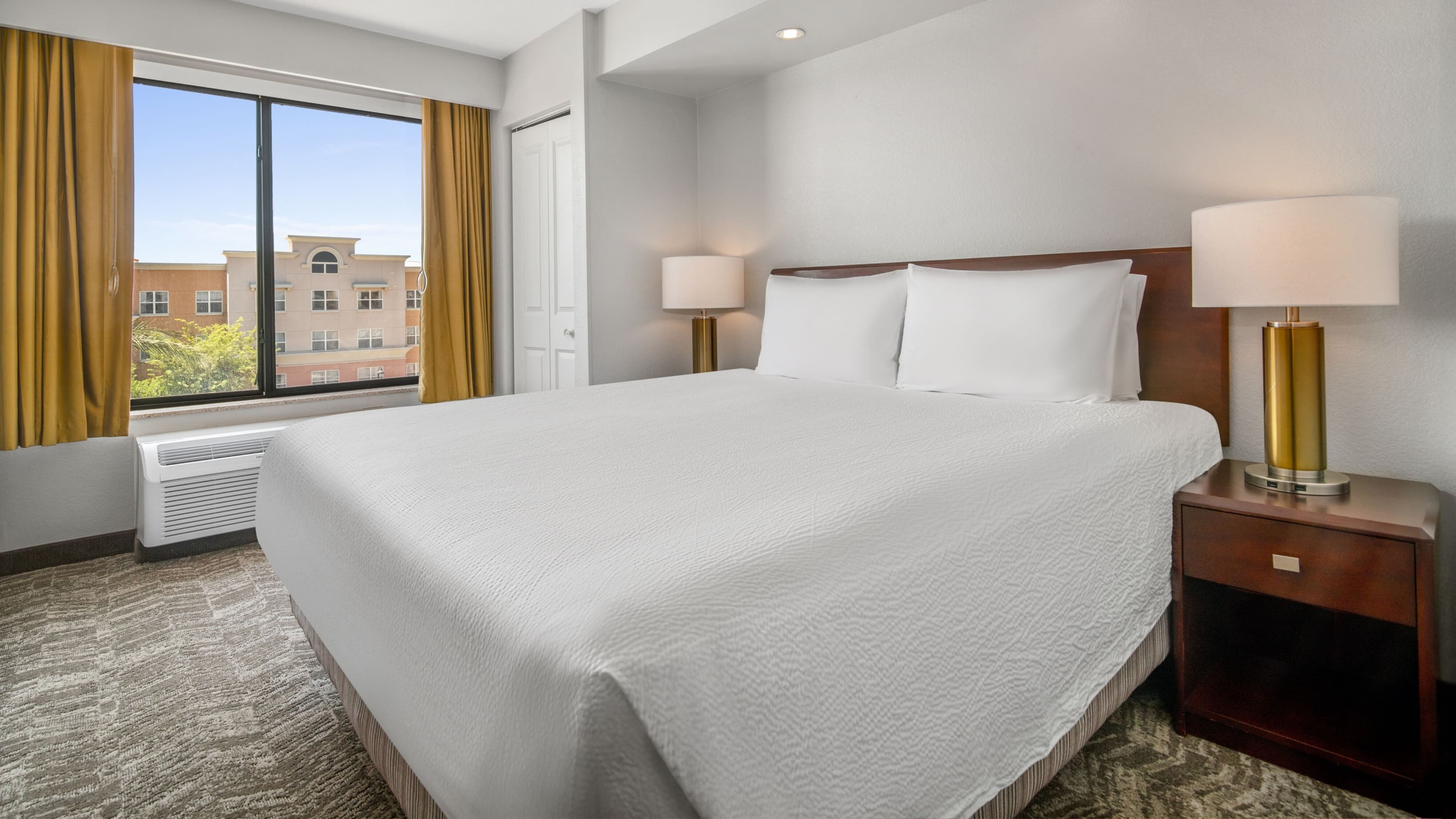 Suite - Image 1