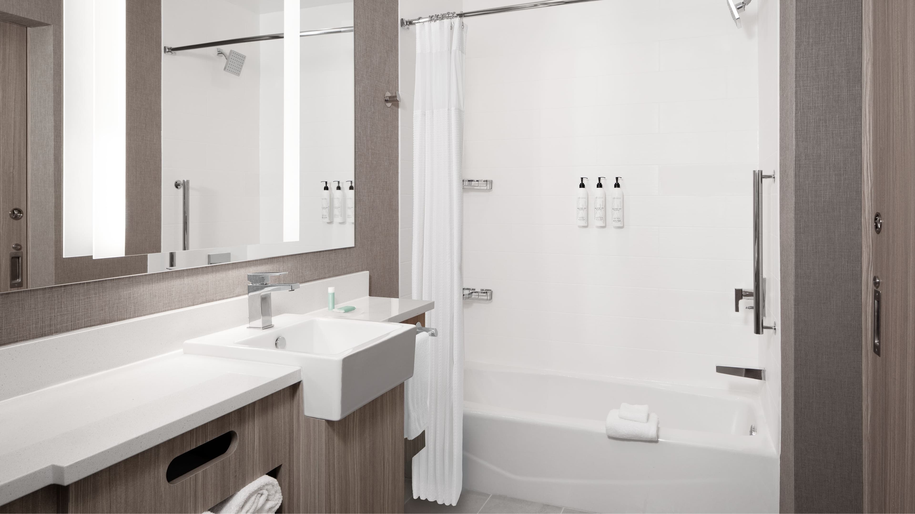 Holiday Inn Express & Suites Raleigh SW NC State — 40