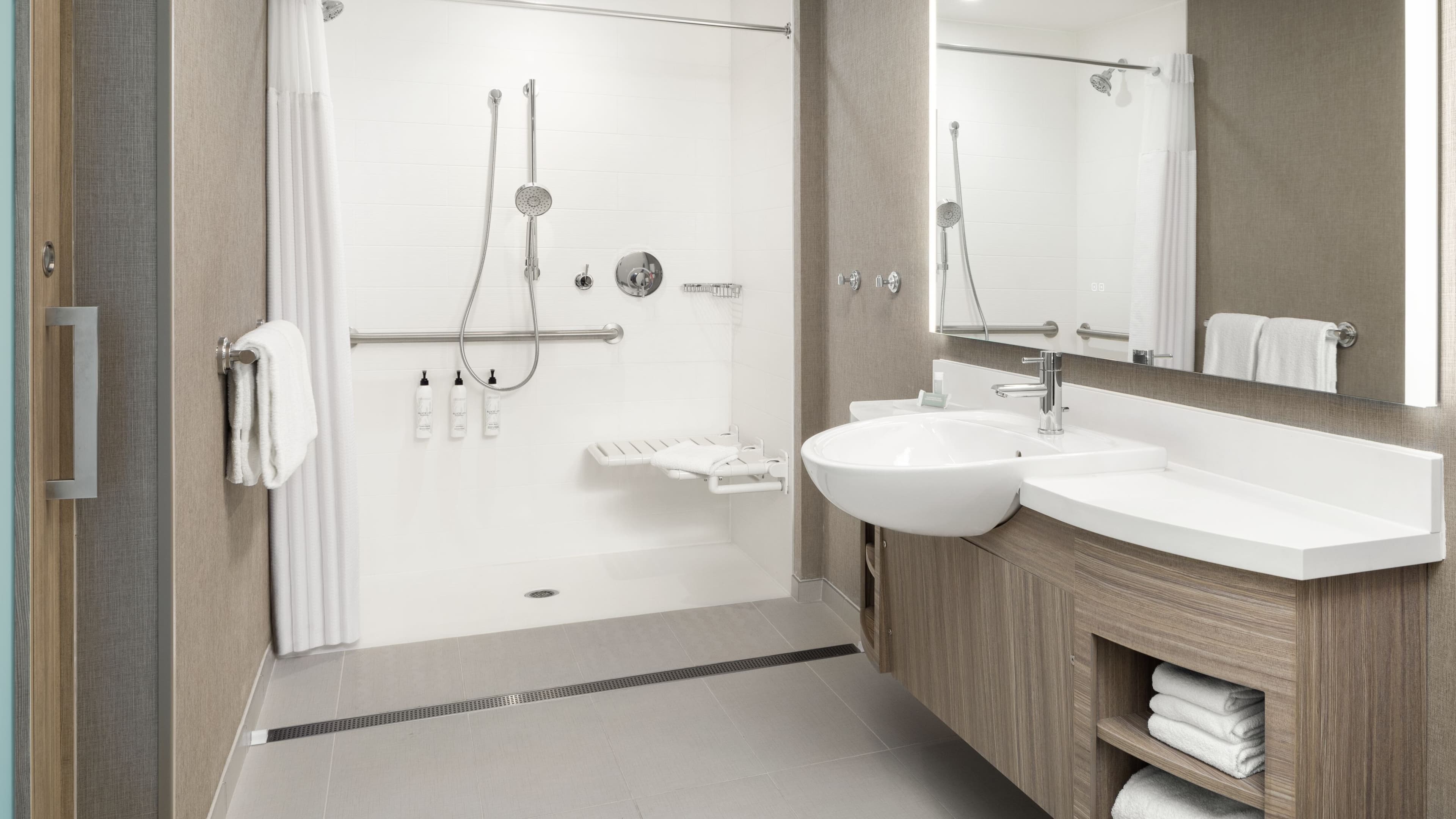 Suite - Image 13