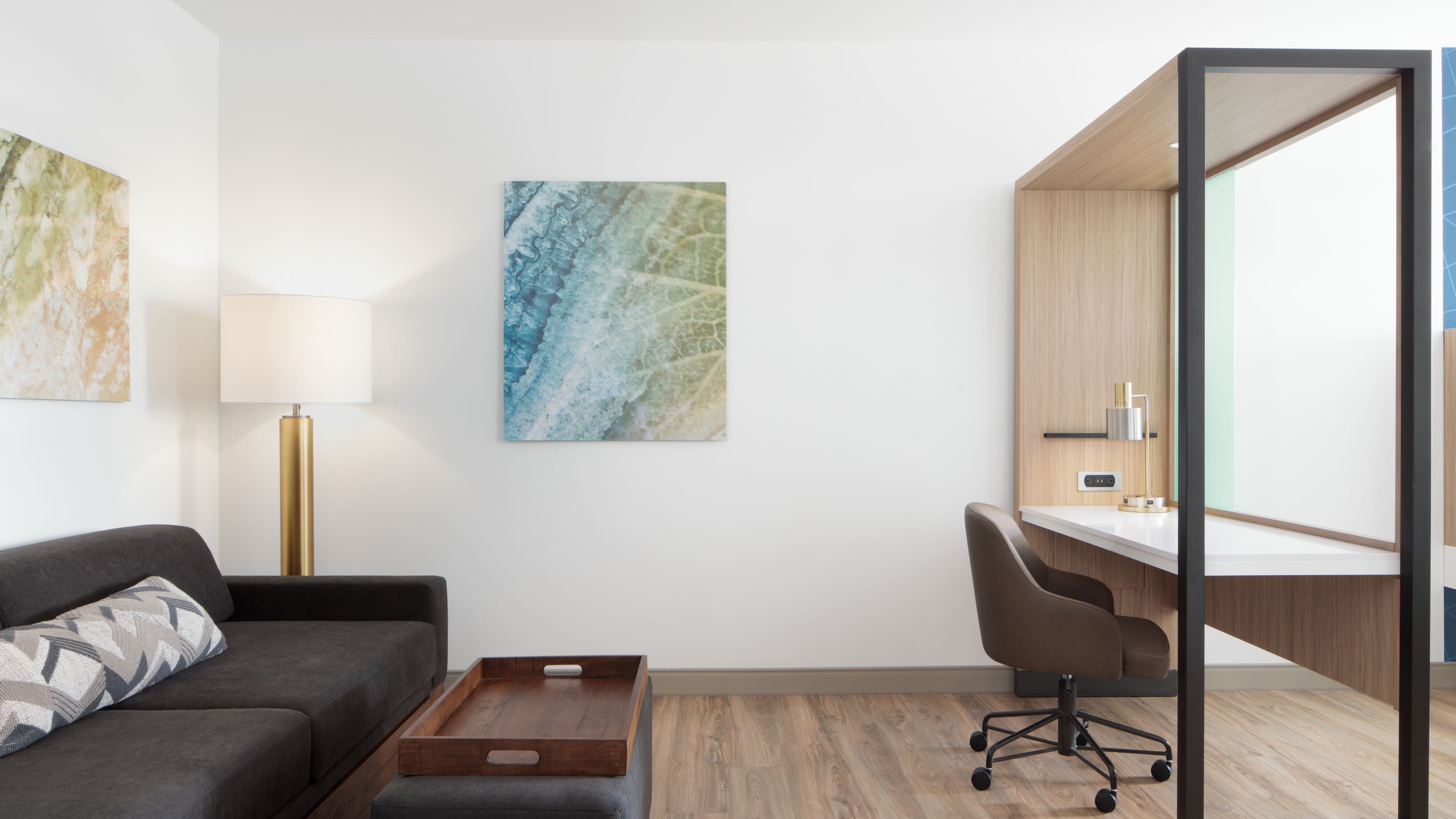 Suite - Image 1