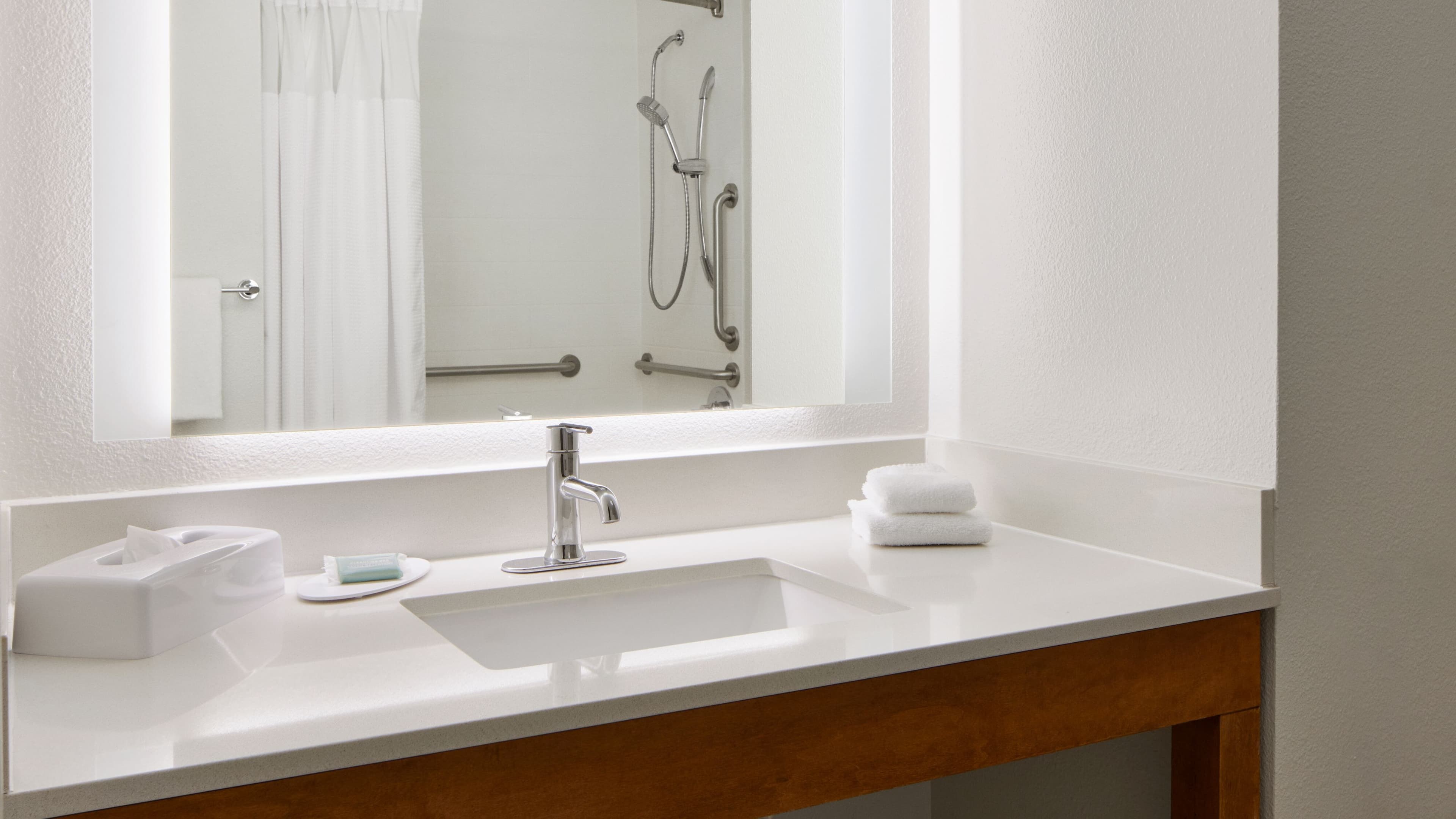 One King Suite - Image 6