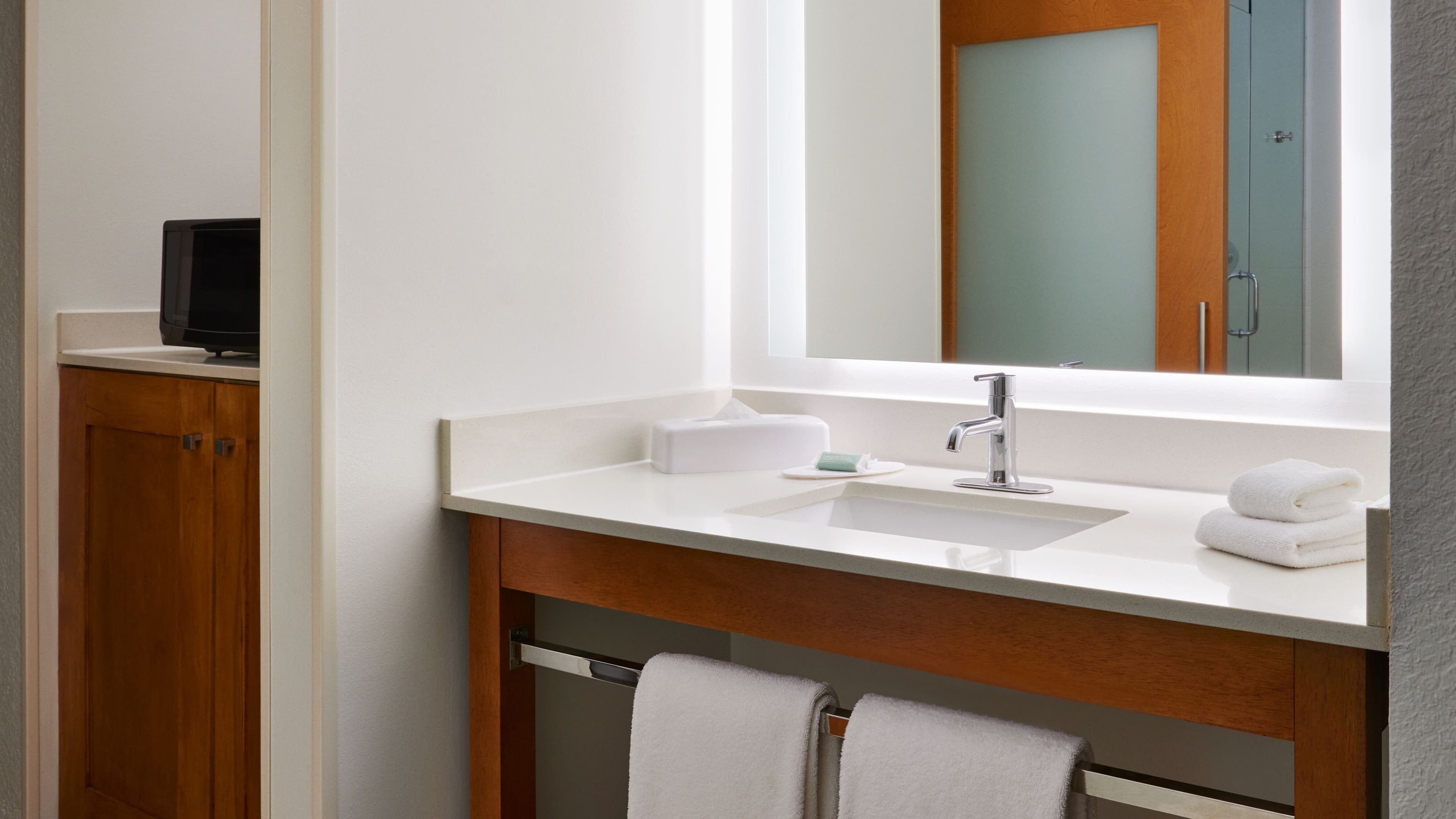 One King Suite - Image 5