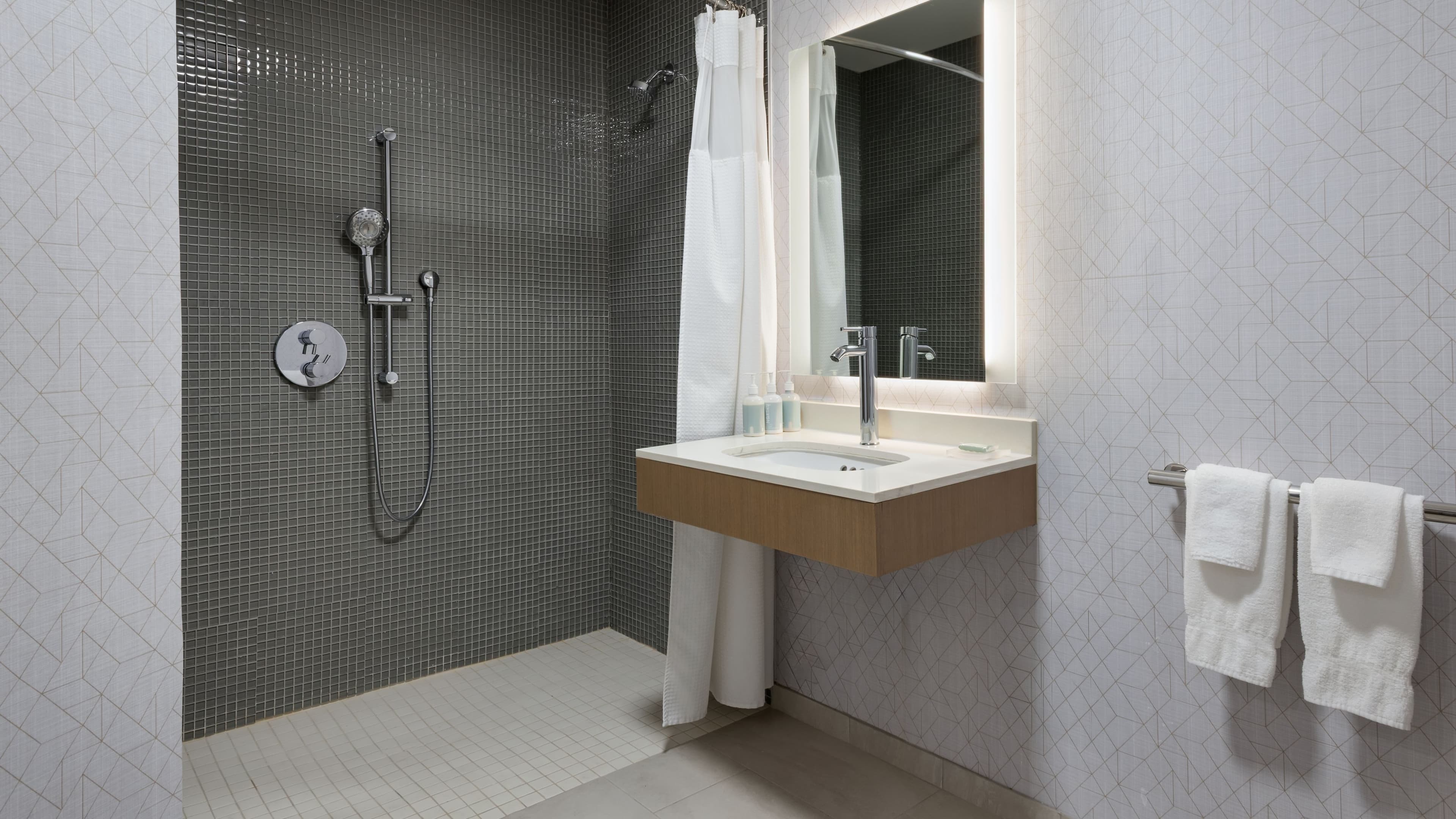 Suite - Image 12